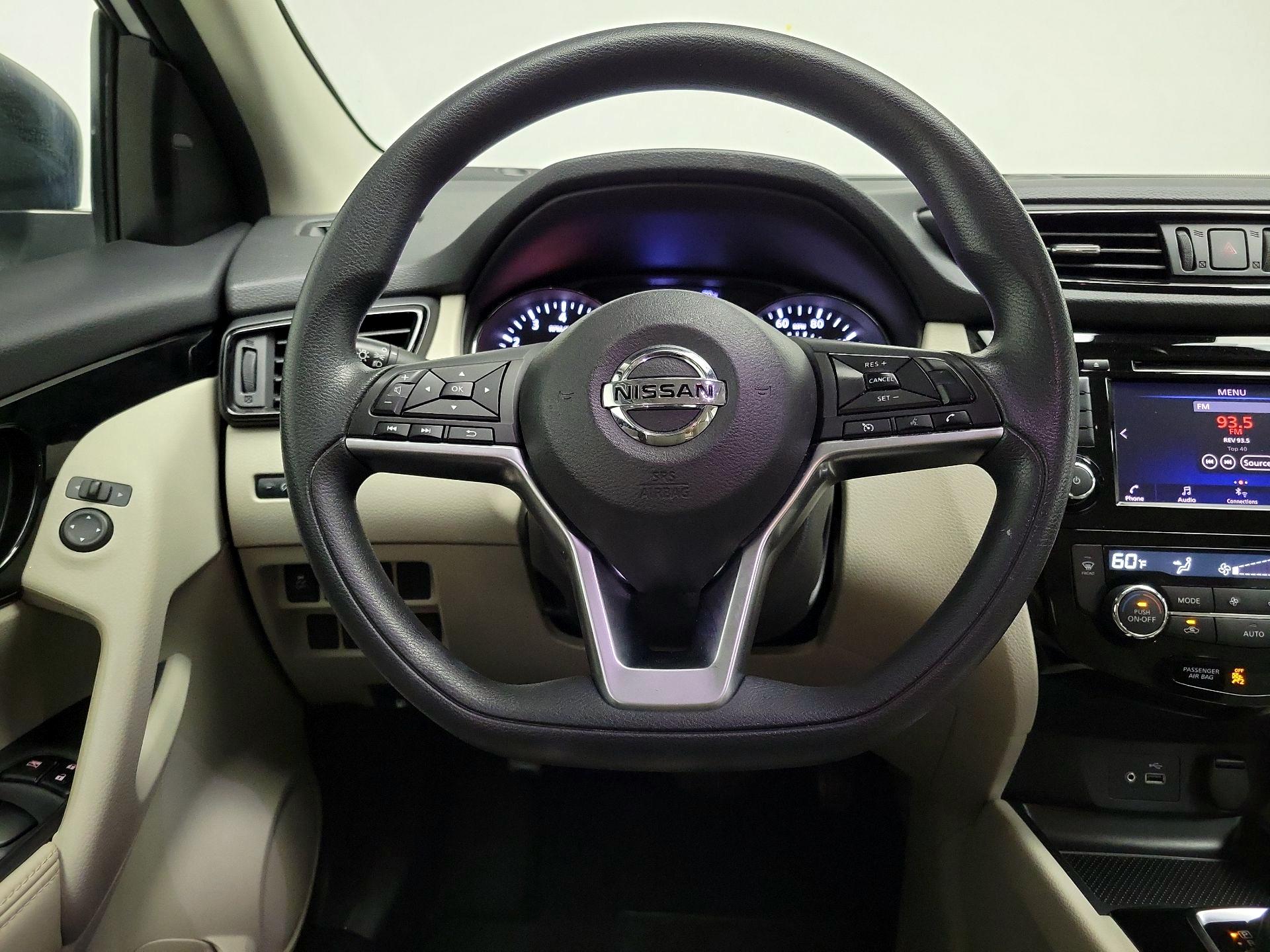 Thumbnail: 2020 Nissan Rogue Sport - 10
