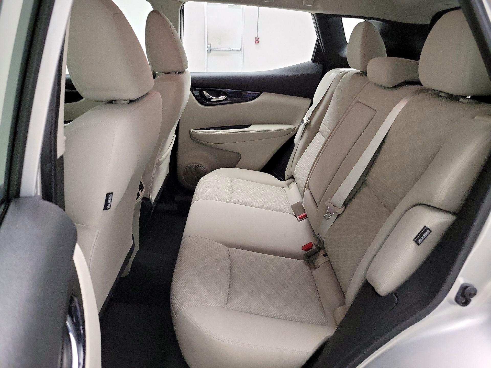 Thumbnail: 2020 Nissan Rogue Sport - 20