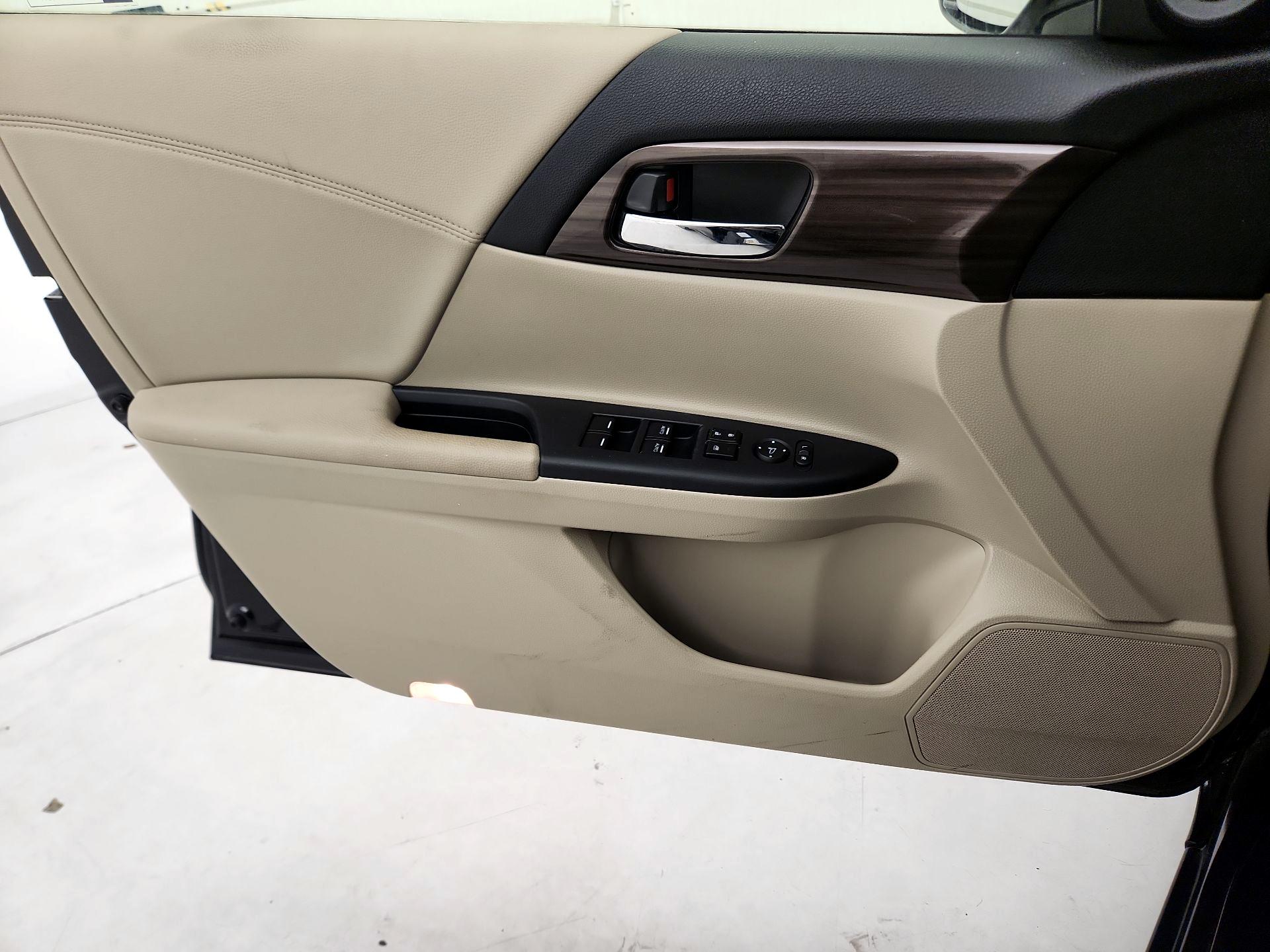 Thumbnail: 2017 Honda Accord - 12