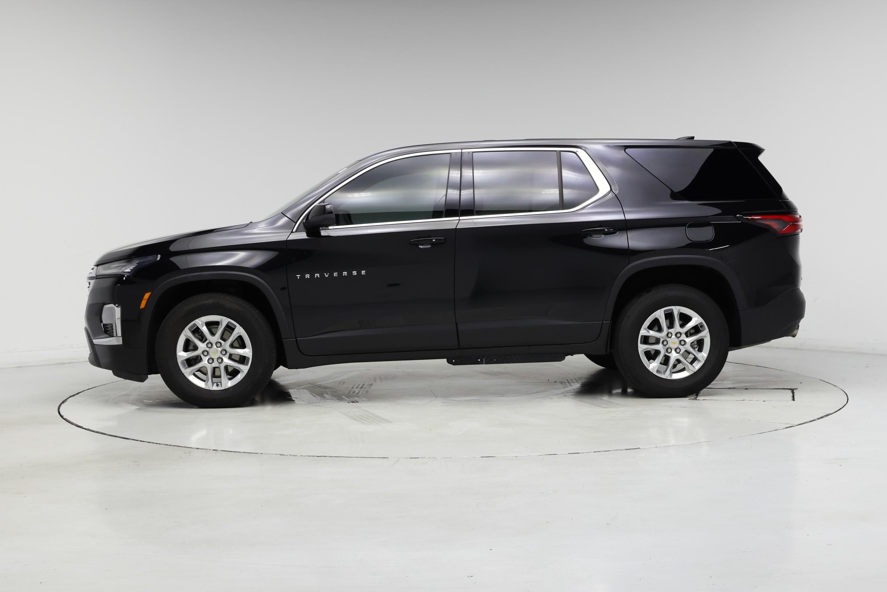 Thumbnail: 2023 Chevrolet Traverse - 3