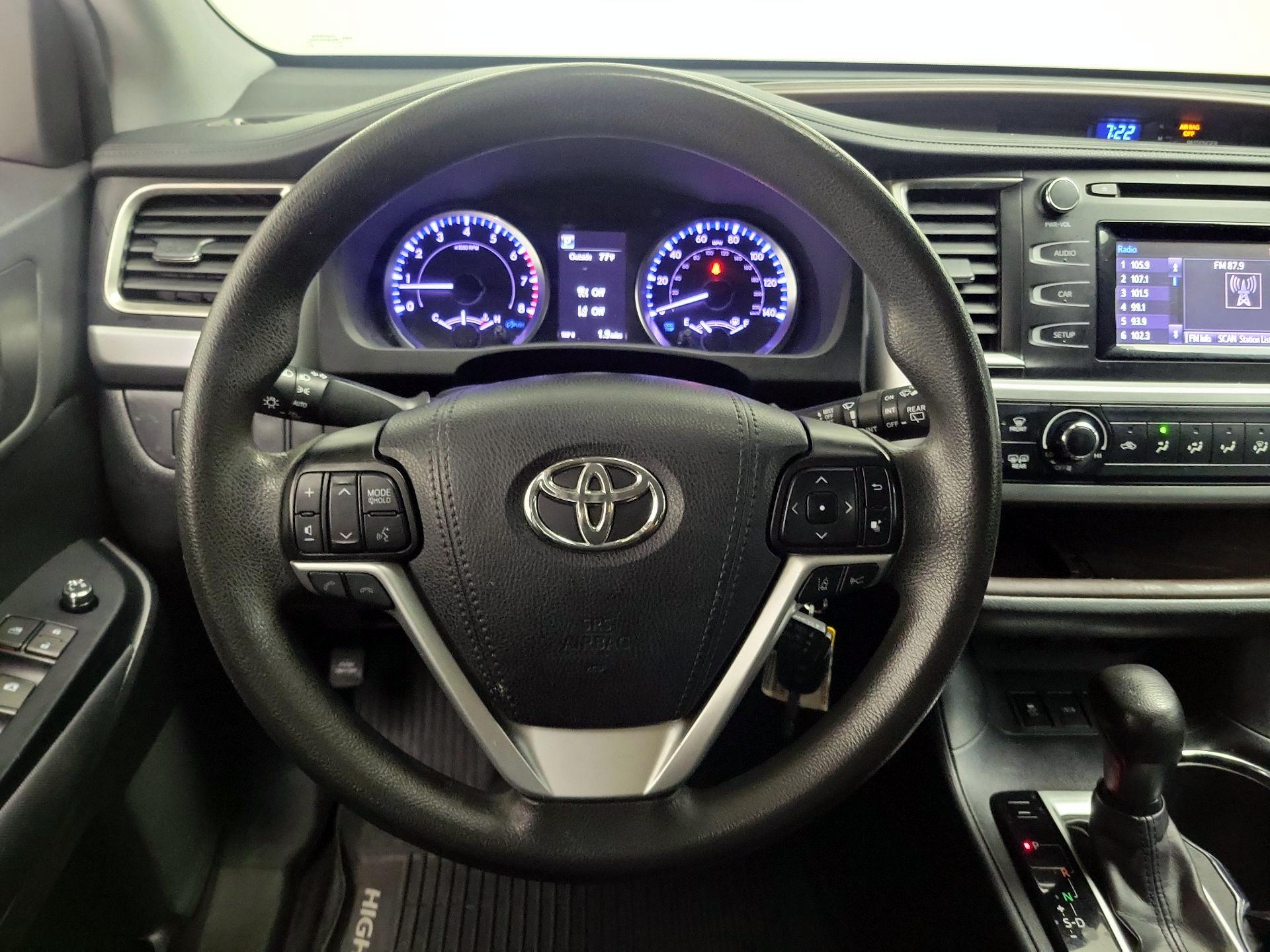 Thumbnail: 2019 Toyota Highlander - 10