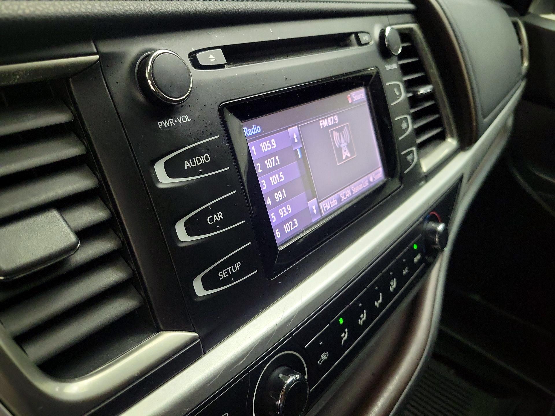 Thumbnail: 2019 Toyota Highlander - 15