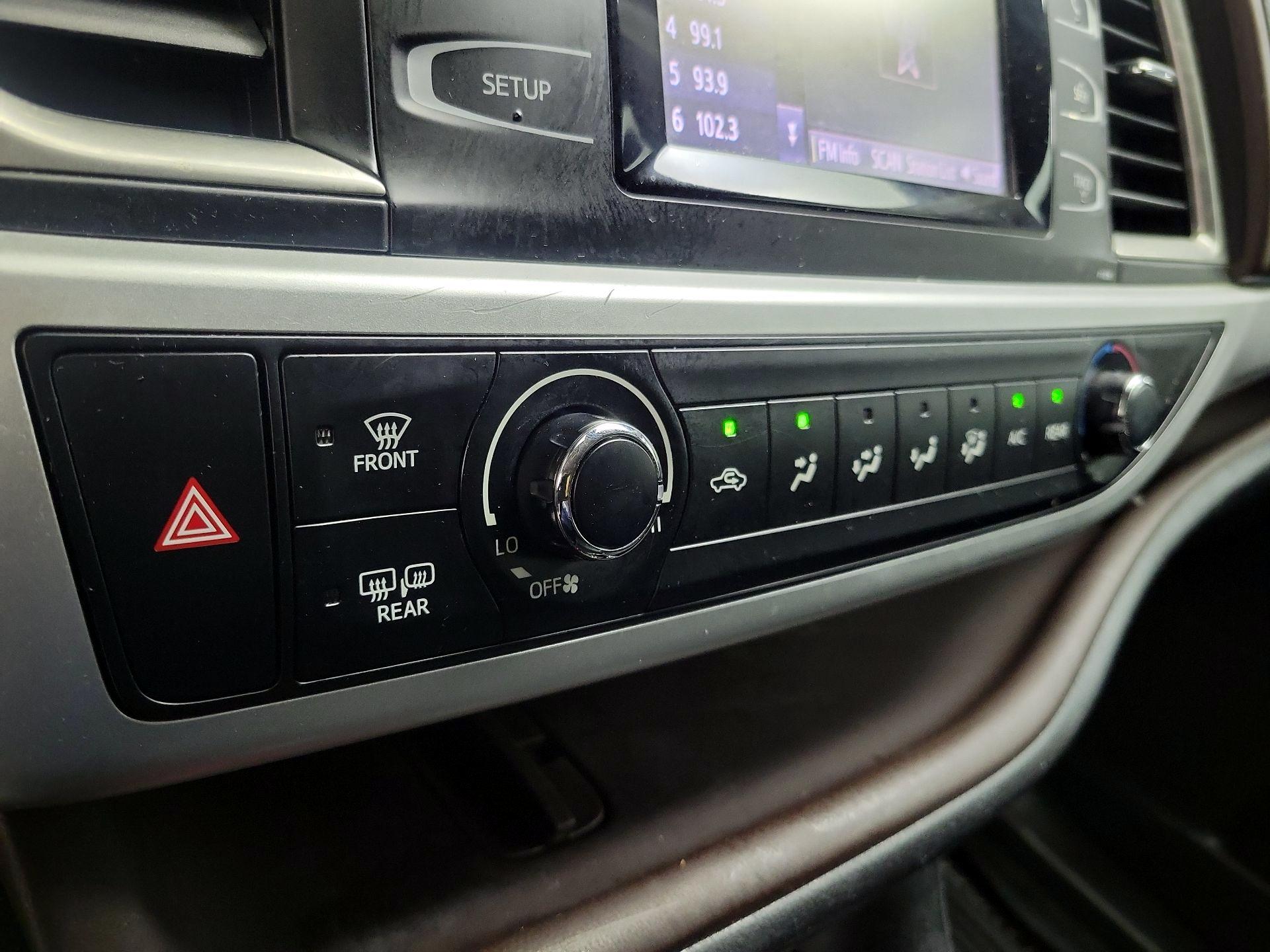 Thumbnail: 2019 Toyota Highlander - 16