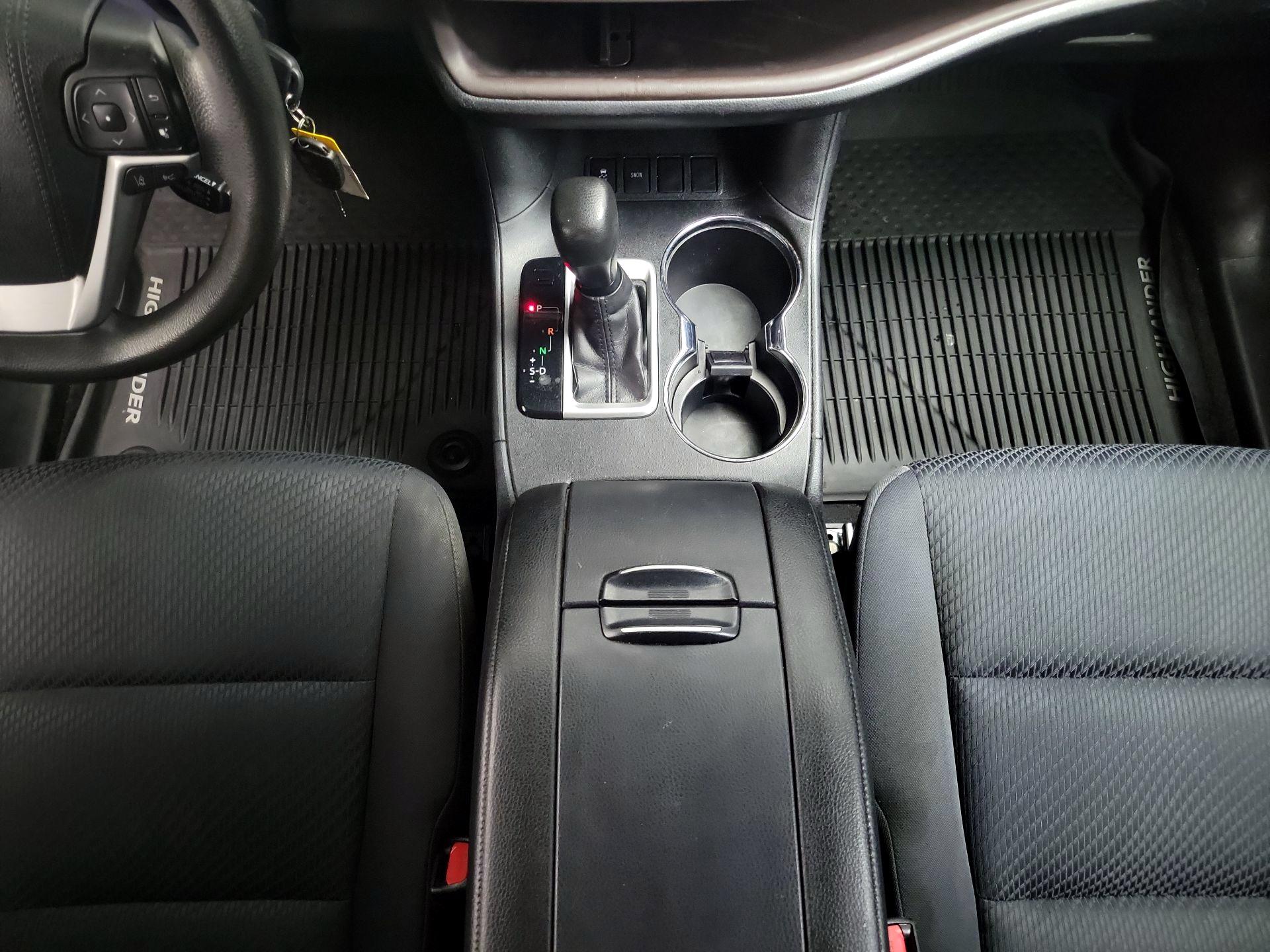 Thumbnail: 2019 Toyota Highlander - 17