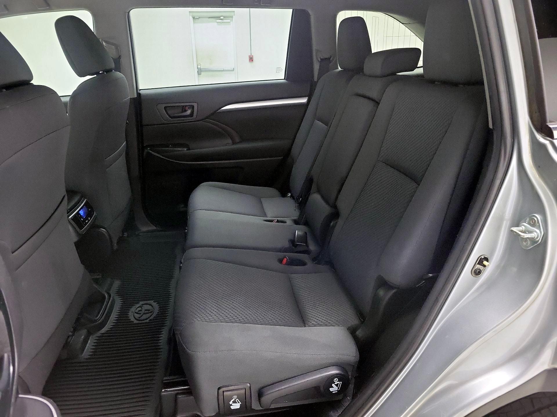 Thumbnail: 2019 Toyota Highlander - 19