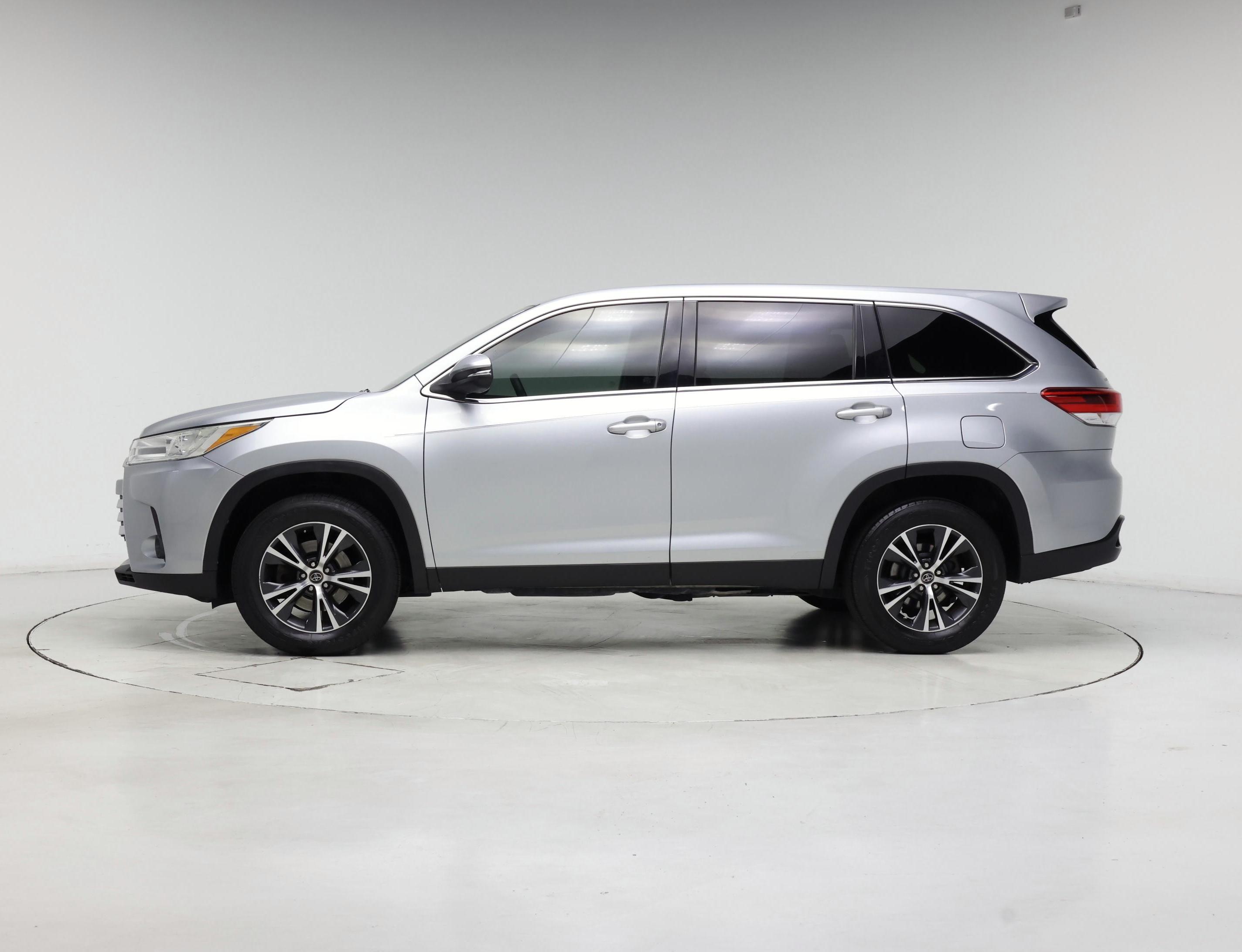 Thumbnail: 2019 Toyota Highlander - 3