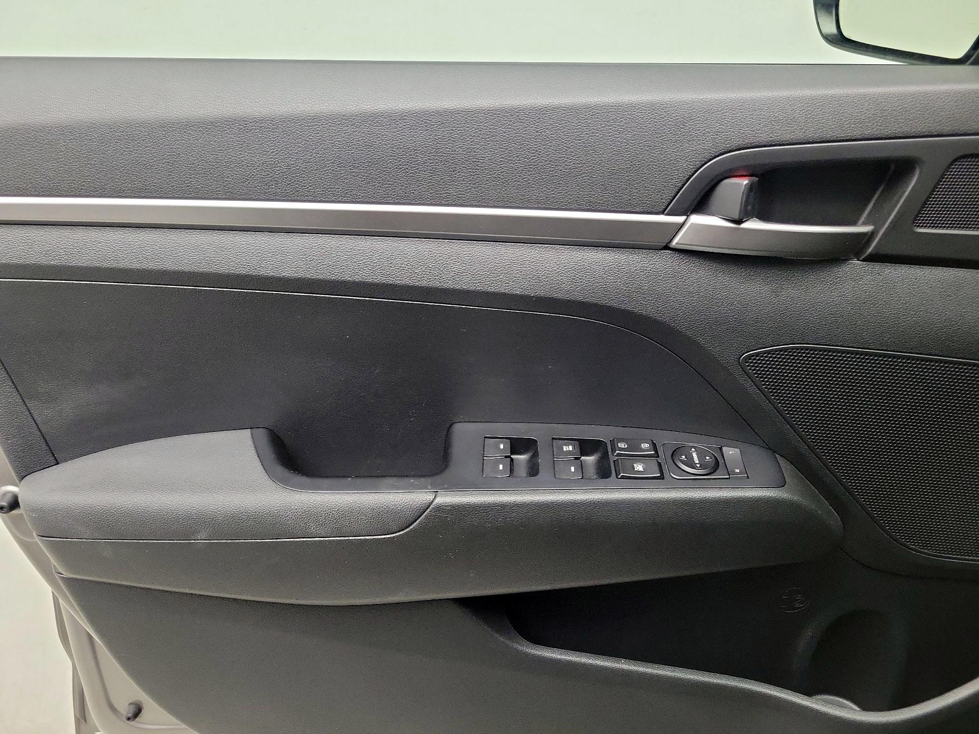 Thumbnail: 2020 Hyundai Elantra - 12
