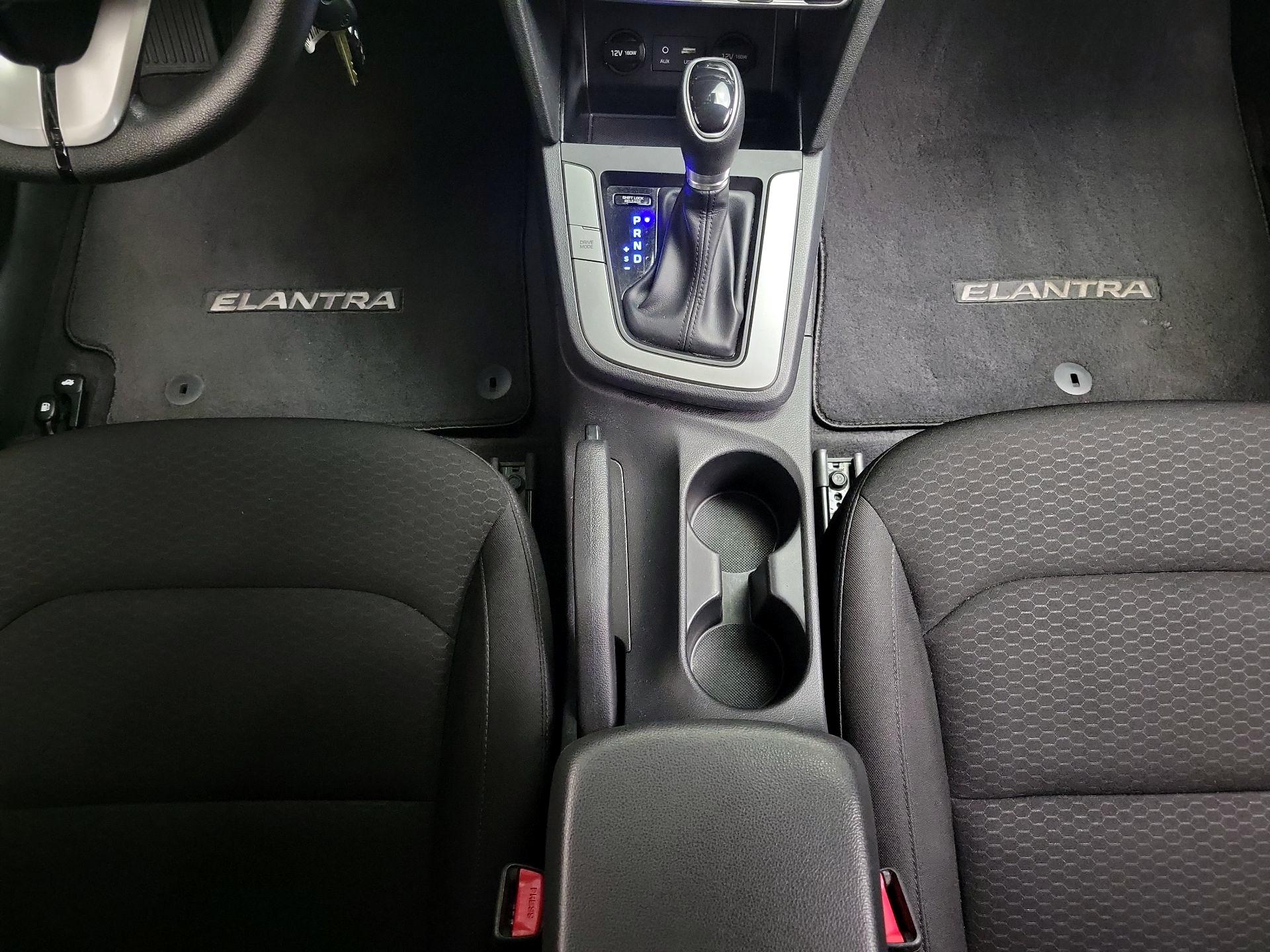 Thumbnail: 2020 Hyundai Elantra - 17