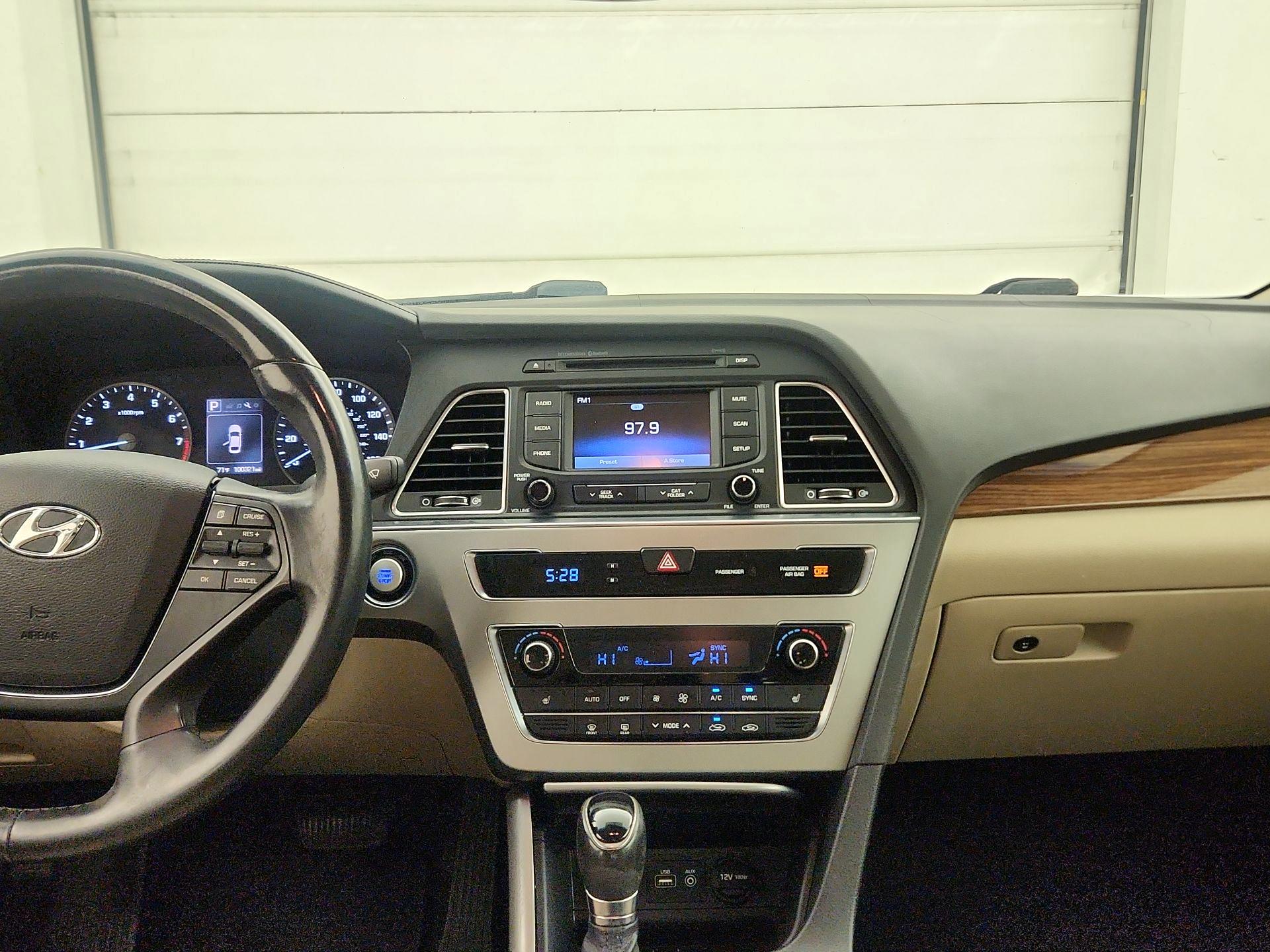 Thumbnail: 2015 Hyundai Sonata - 9