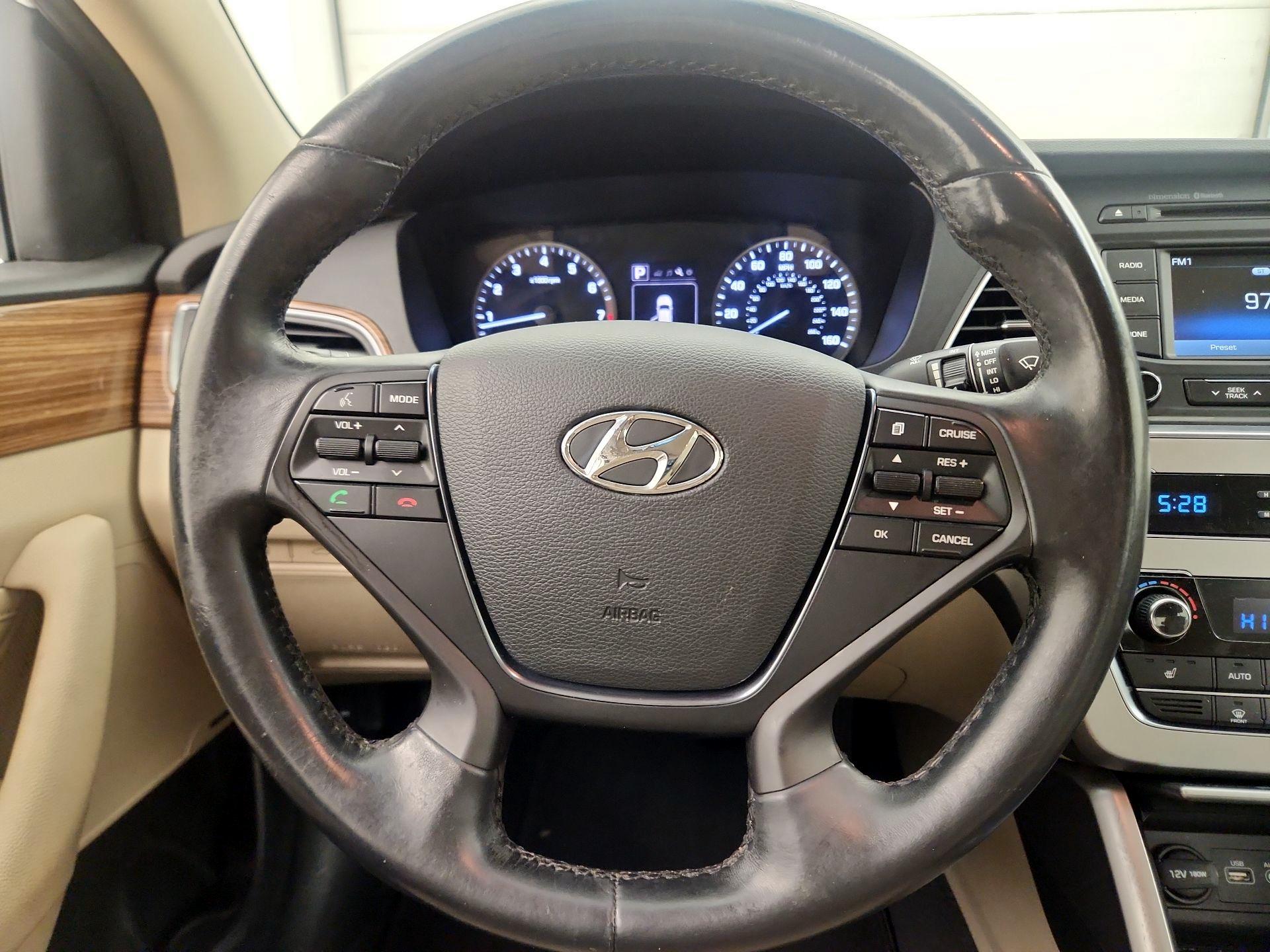 Thumbnail: 2015 Hyundai Sonata - 10