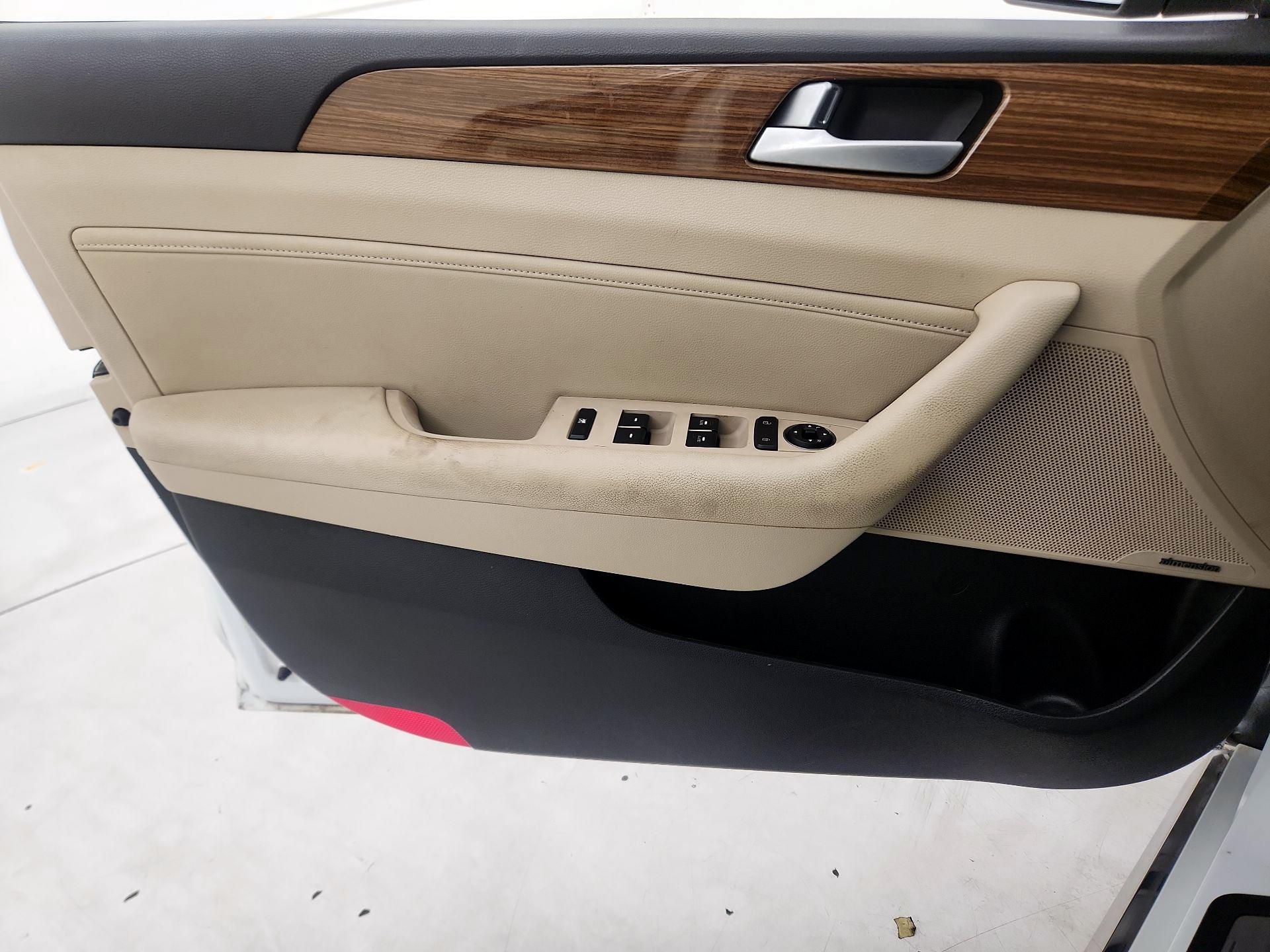 Thumbnail: 2015 Hyundai Sonata - 12