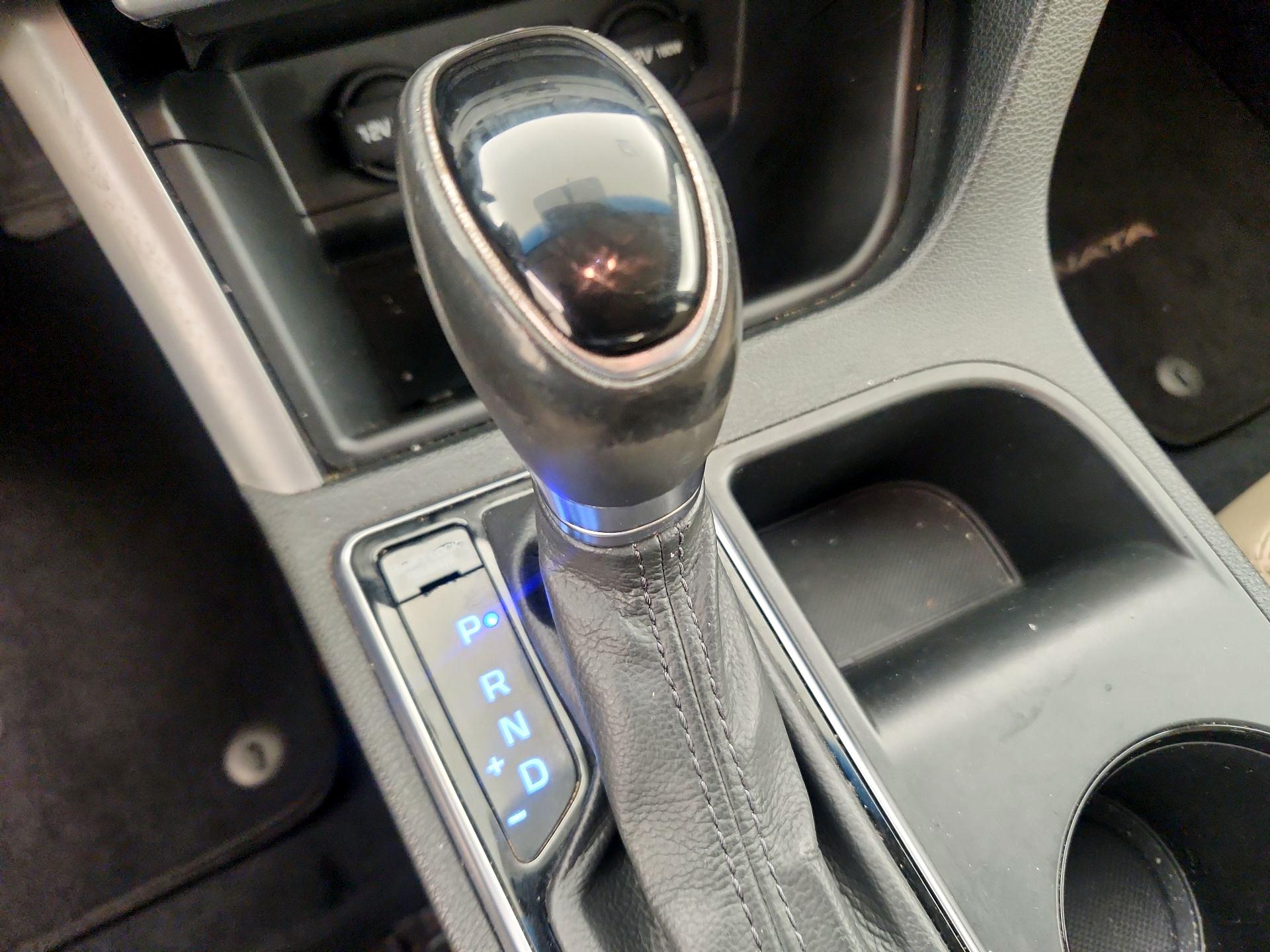 Thumbnail: 2015 Hyundai Sonata - 17