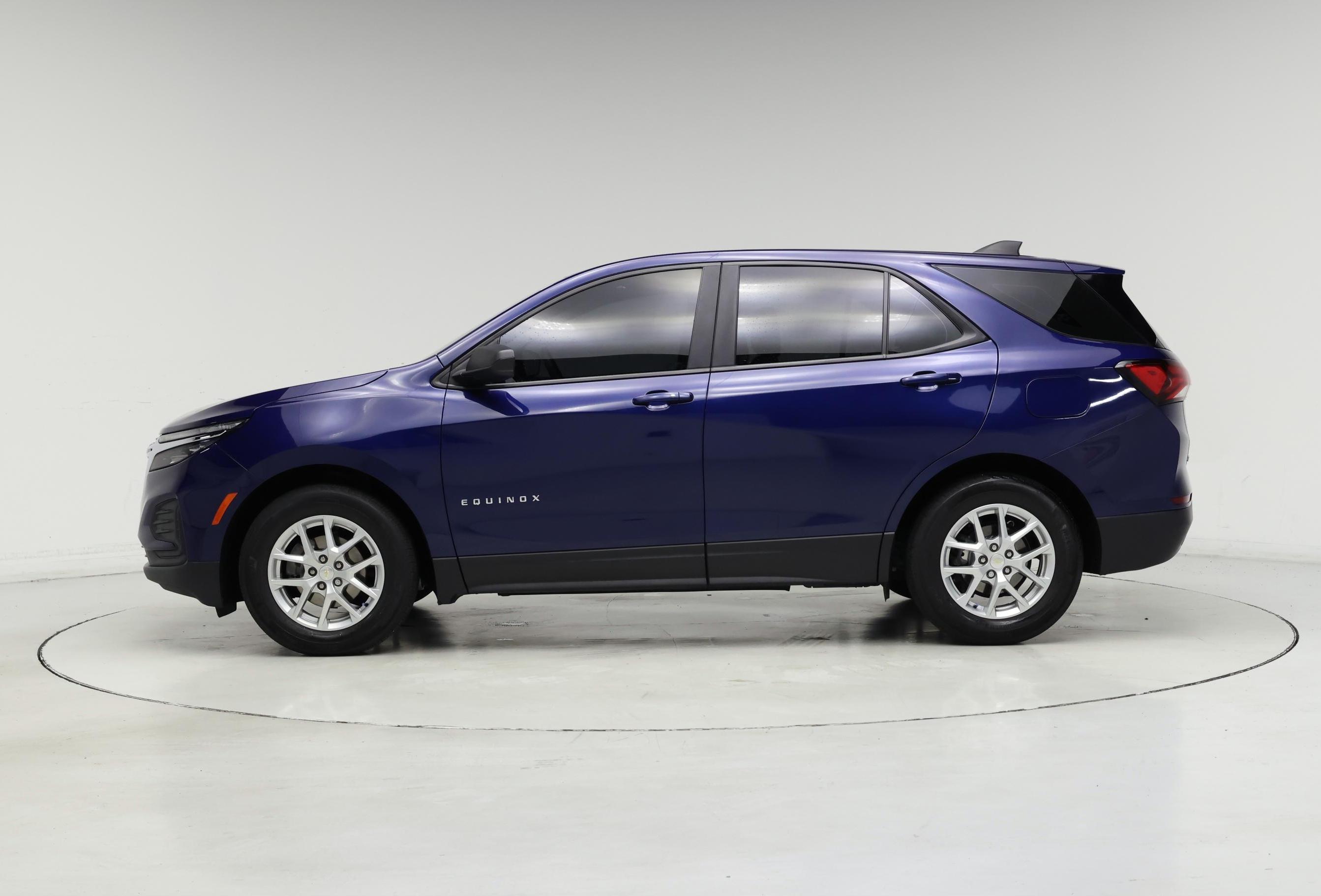 Thumbnail: 2023 Chevrolet Equinox - 3