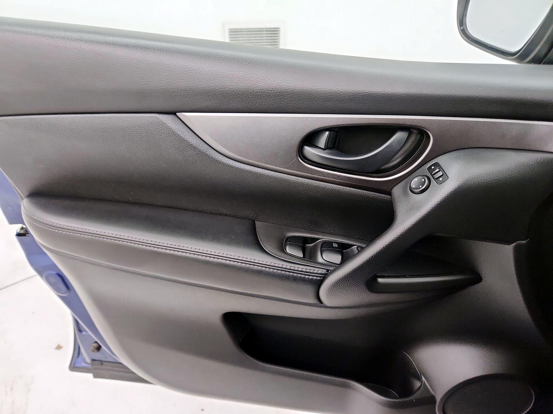 Thumbnail: 2019 Nissan Rogue Sport - 12