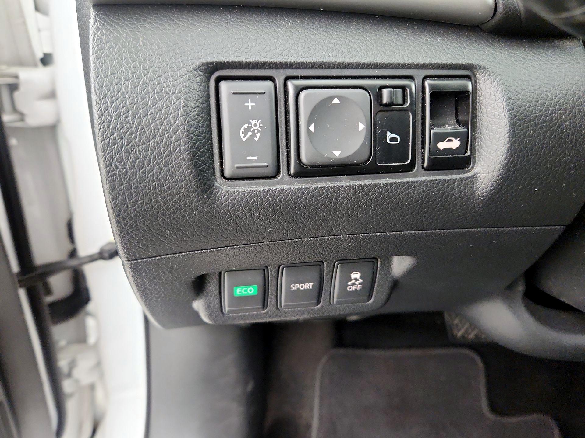 Thumbnail: 2016 Nissan Sentra - 13