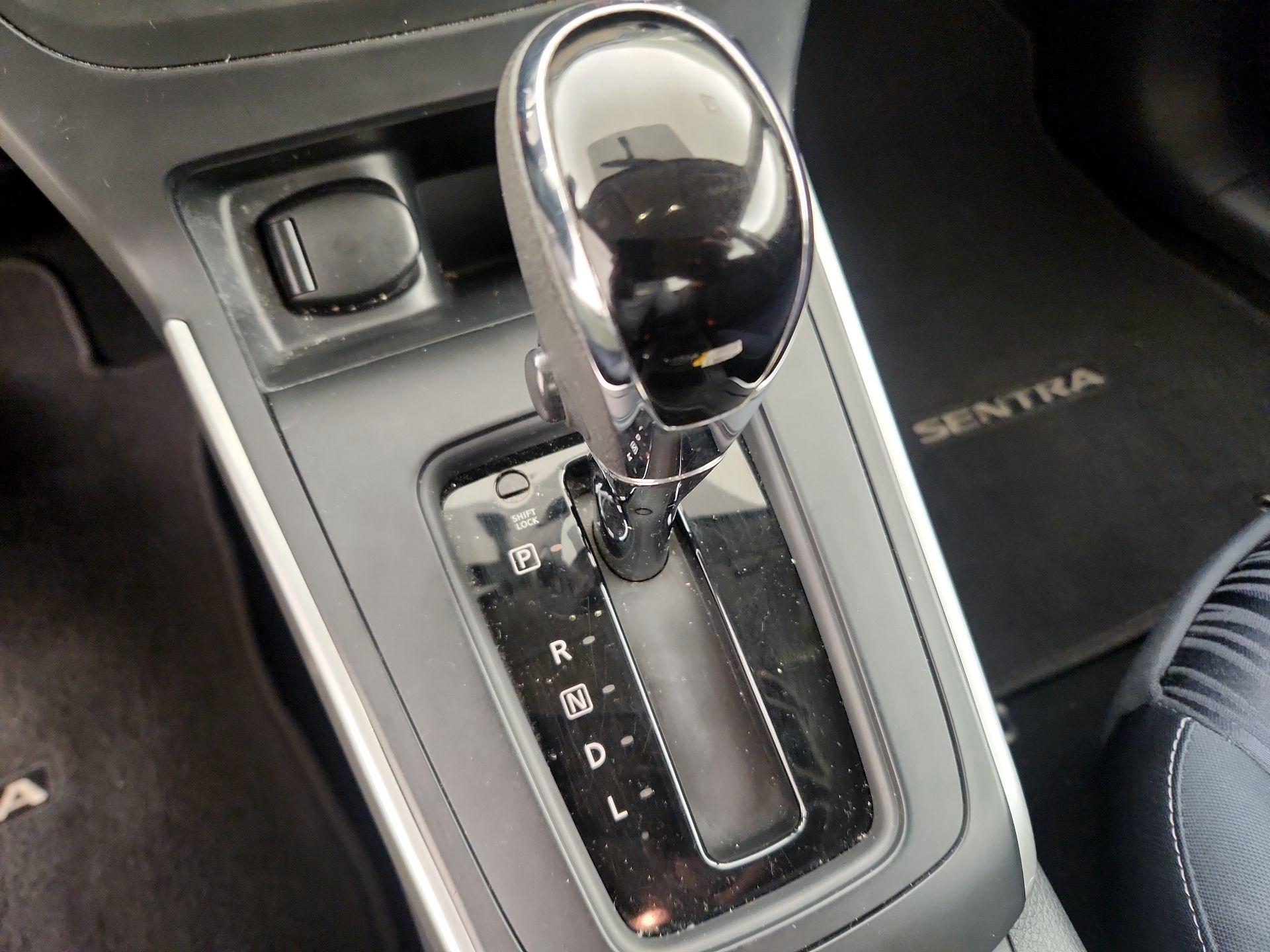 Thumbnail: 2016 Nissan Sentra - 17