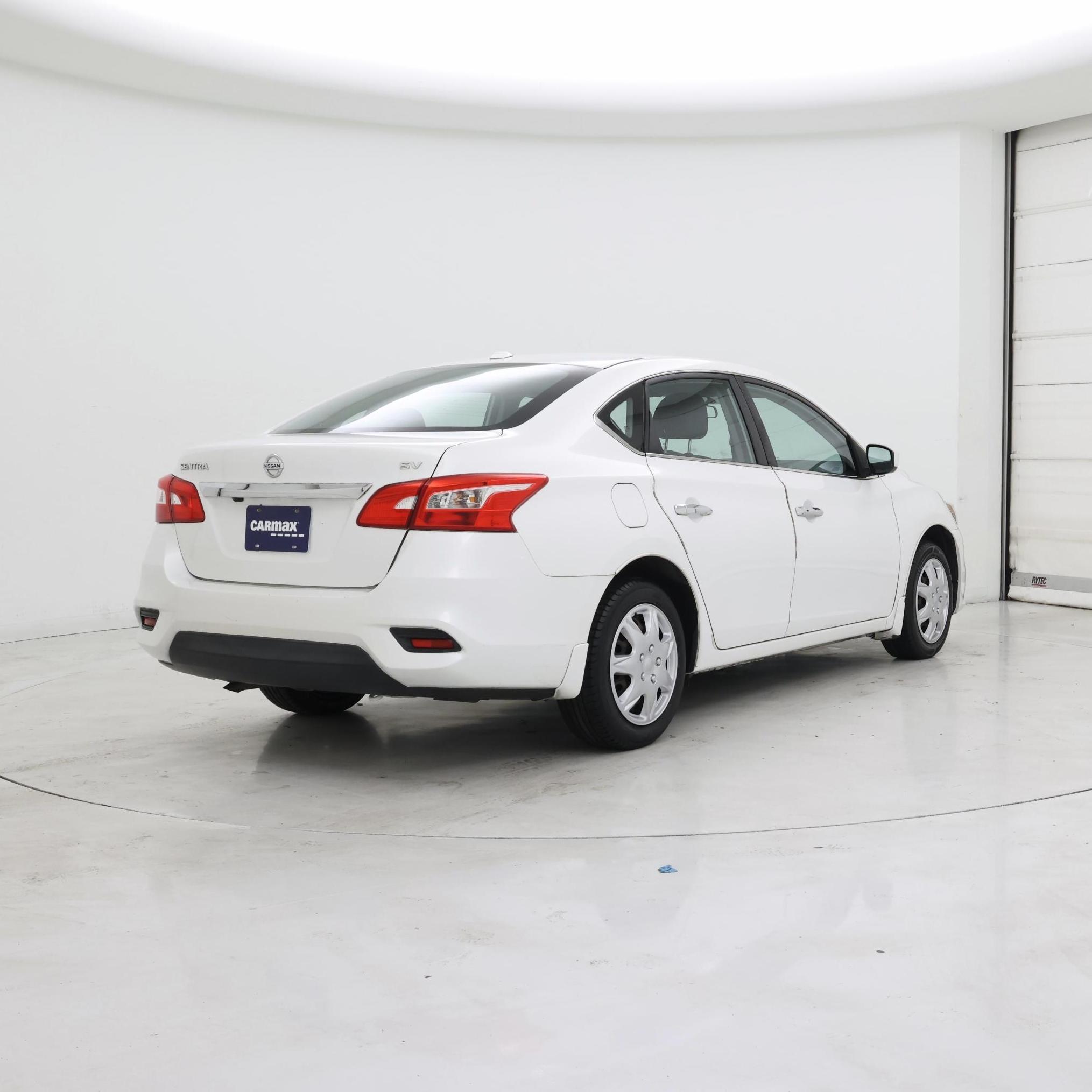 Thumbnail: 2016 Nissan Sentra - 8