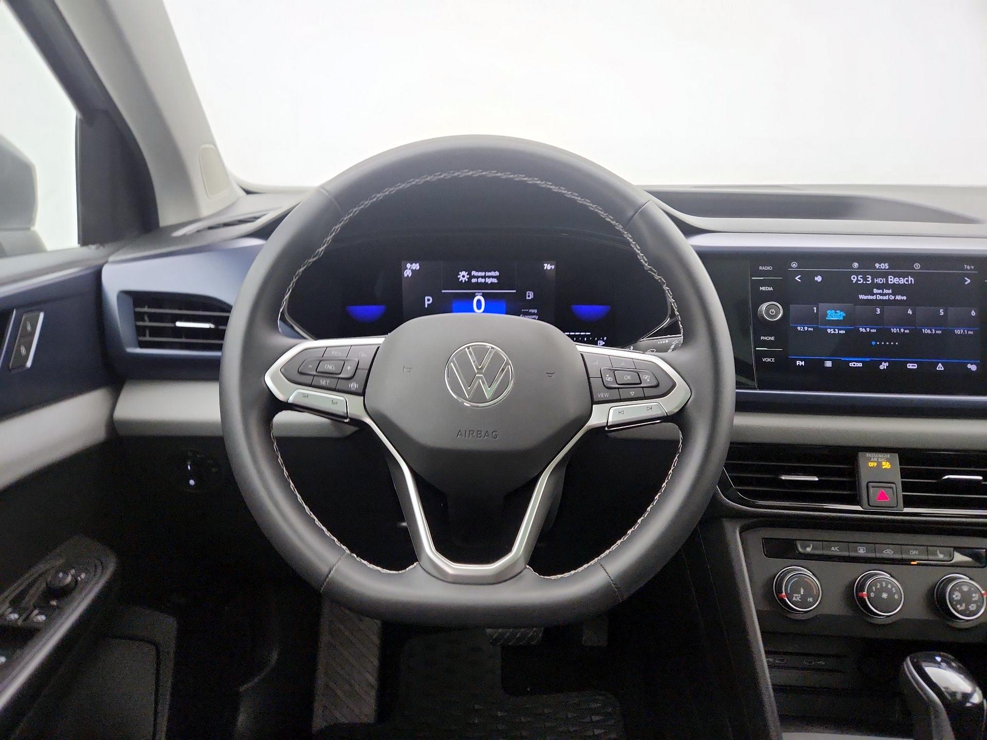 Thumbnail: 2022 Volkswagen Taos - 10