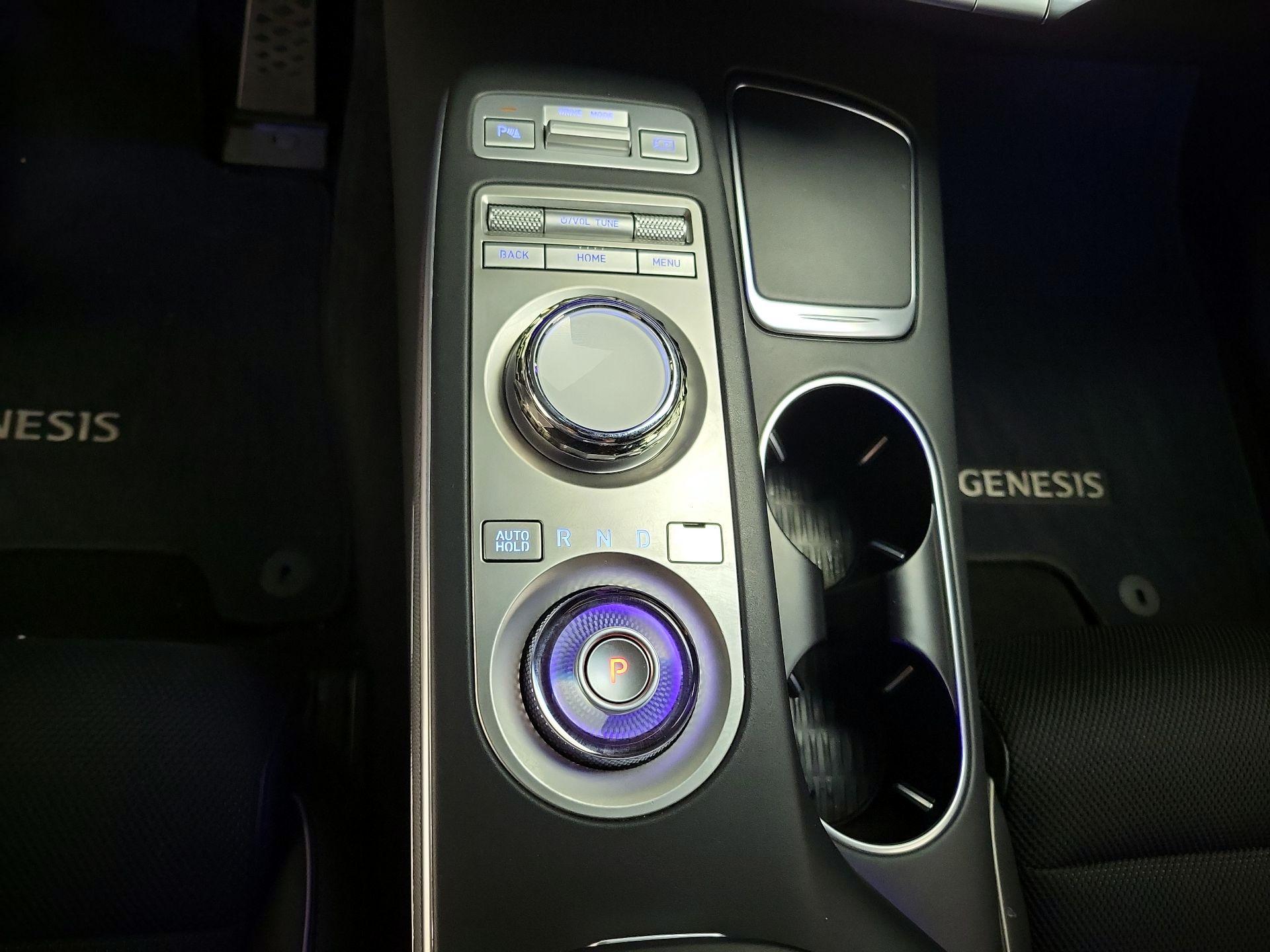 Thumbnail: 2023 Genesis GV70 - 18