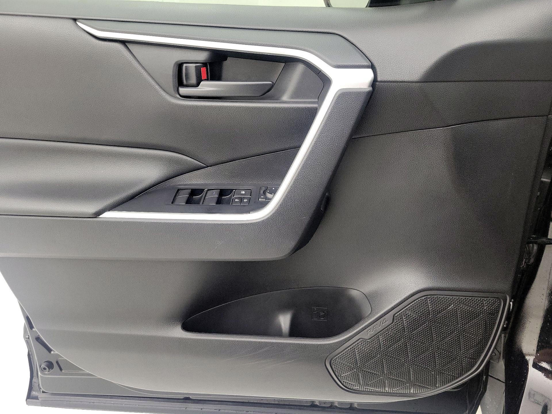 Thumbnail: 2021 Toyota RAV4 - 12