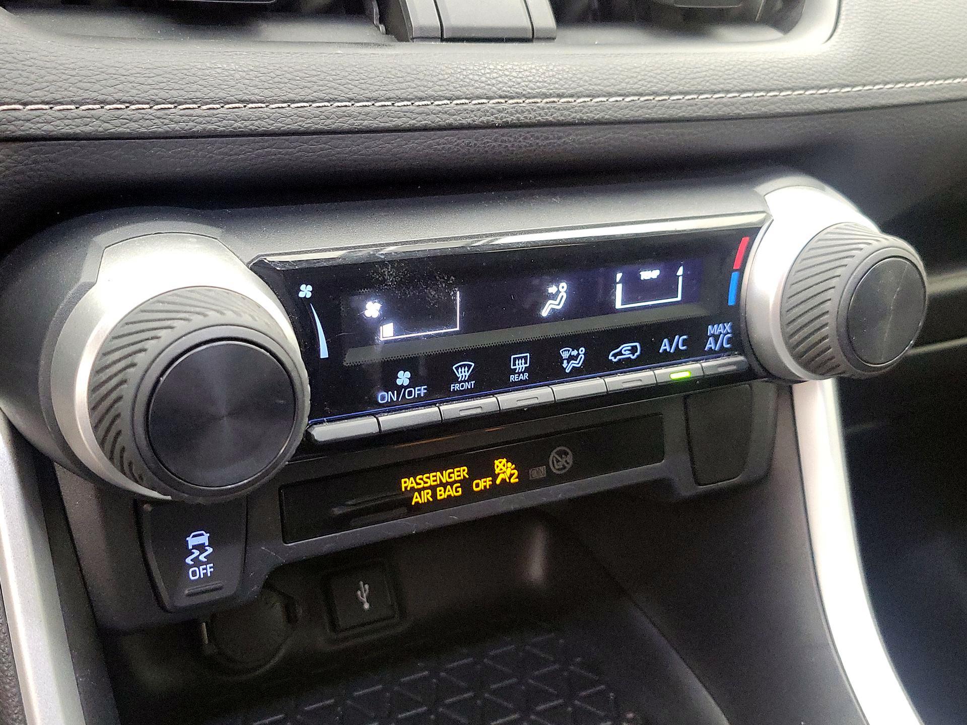 Thumbnail: 2021 Toyota RAV4 - 16