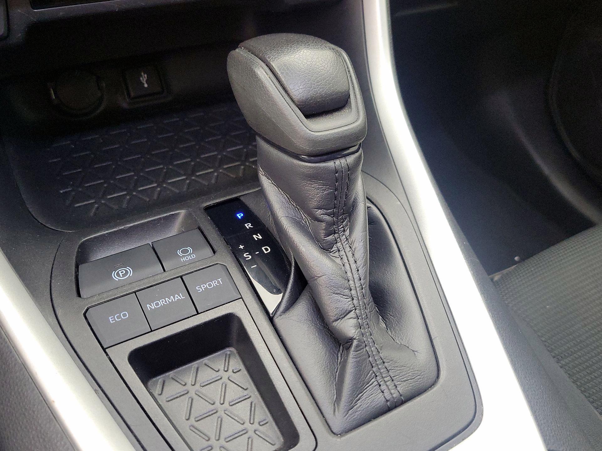 Thumbnail: 2021 Toyota RAV4 - 17