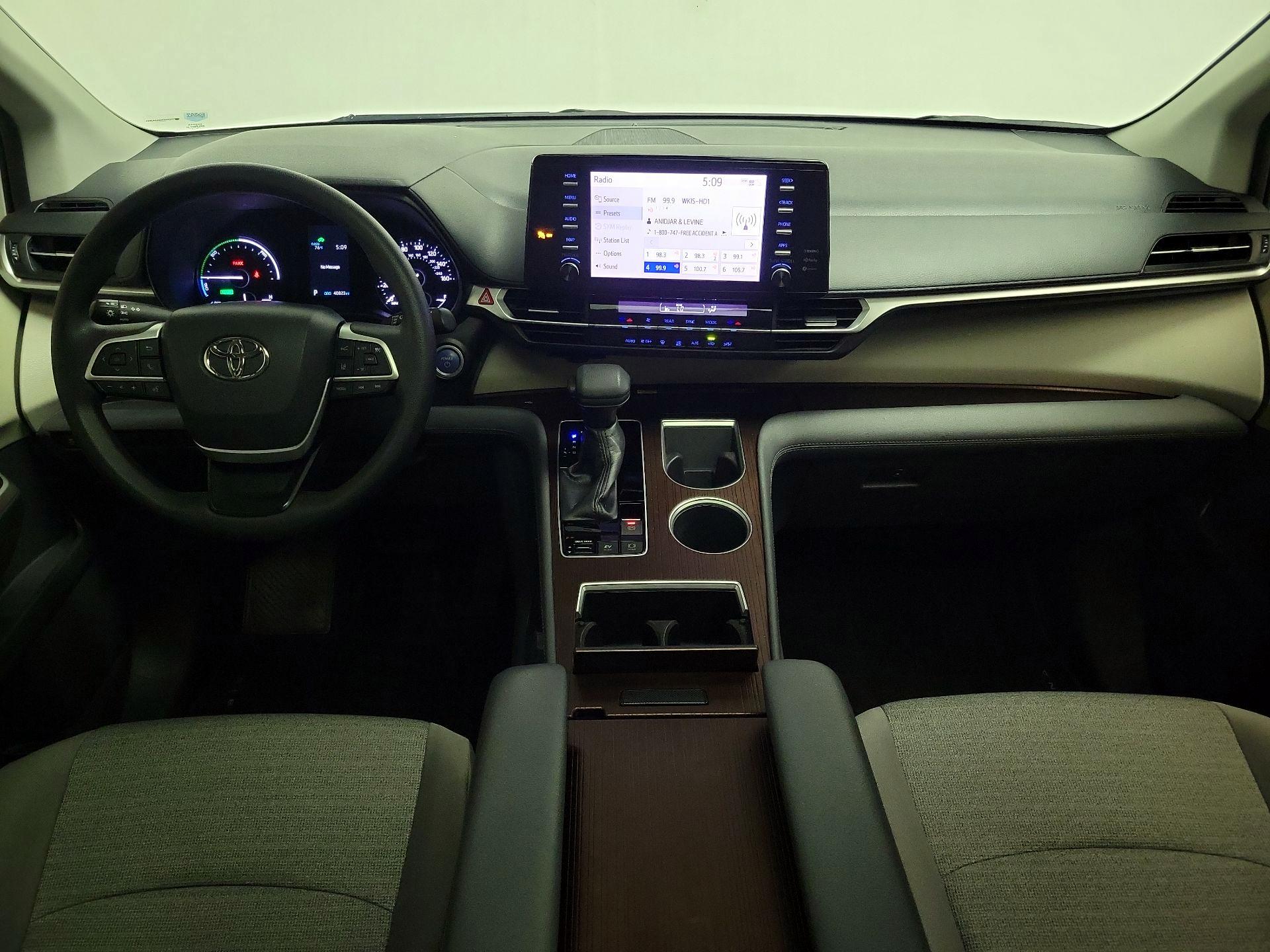 Thumbnail: 2021 Toyota Sienna - 9