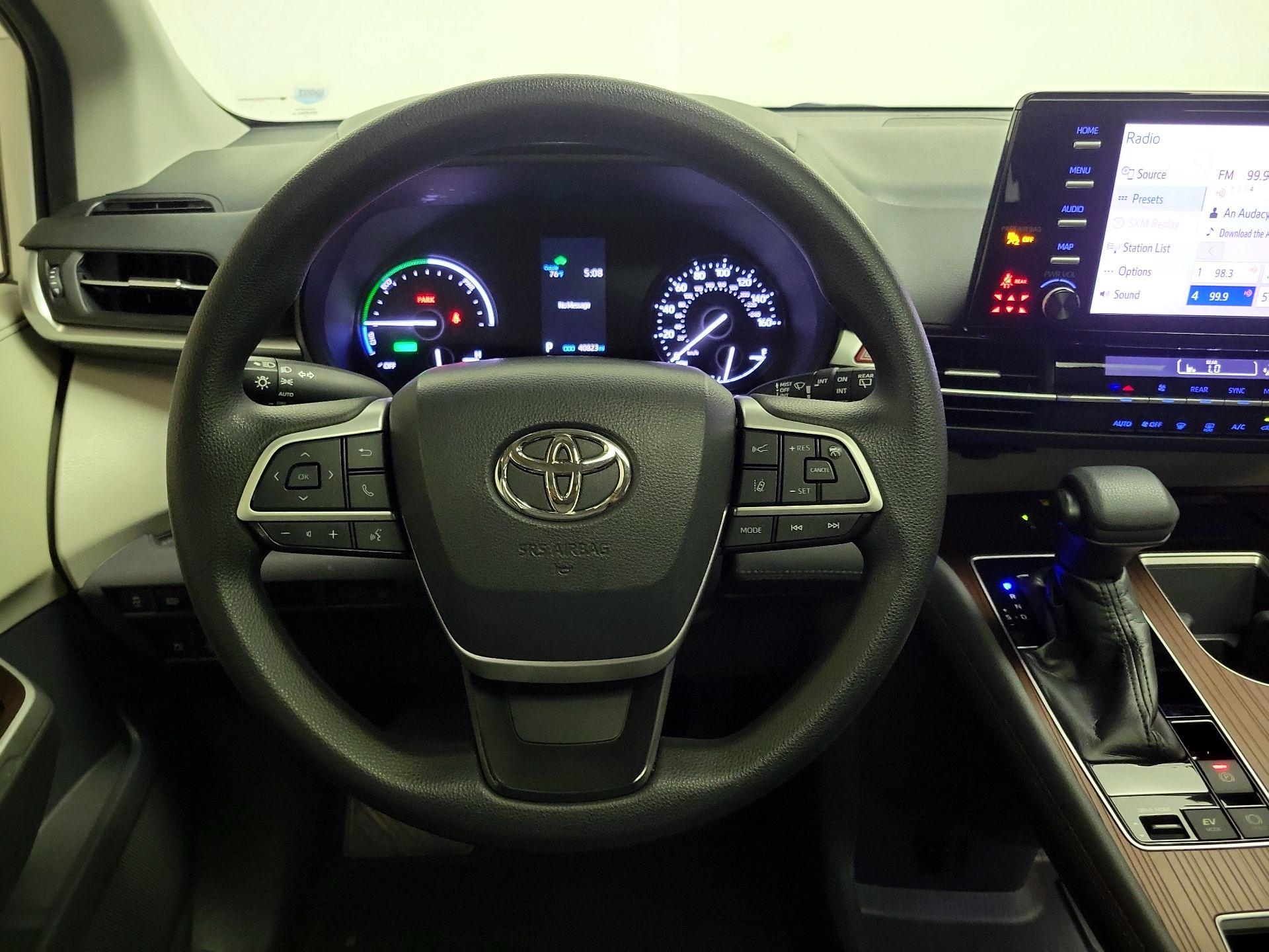 Thumbnail: 2021 Toyota Sienna - 10