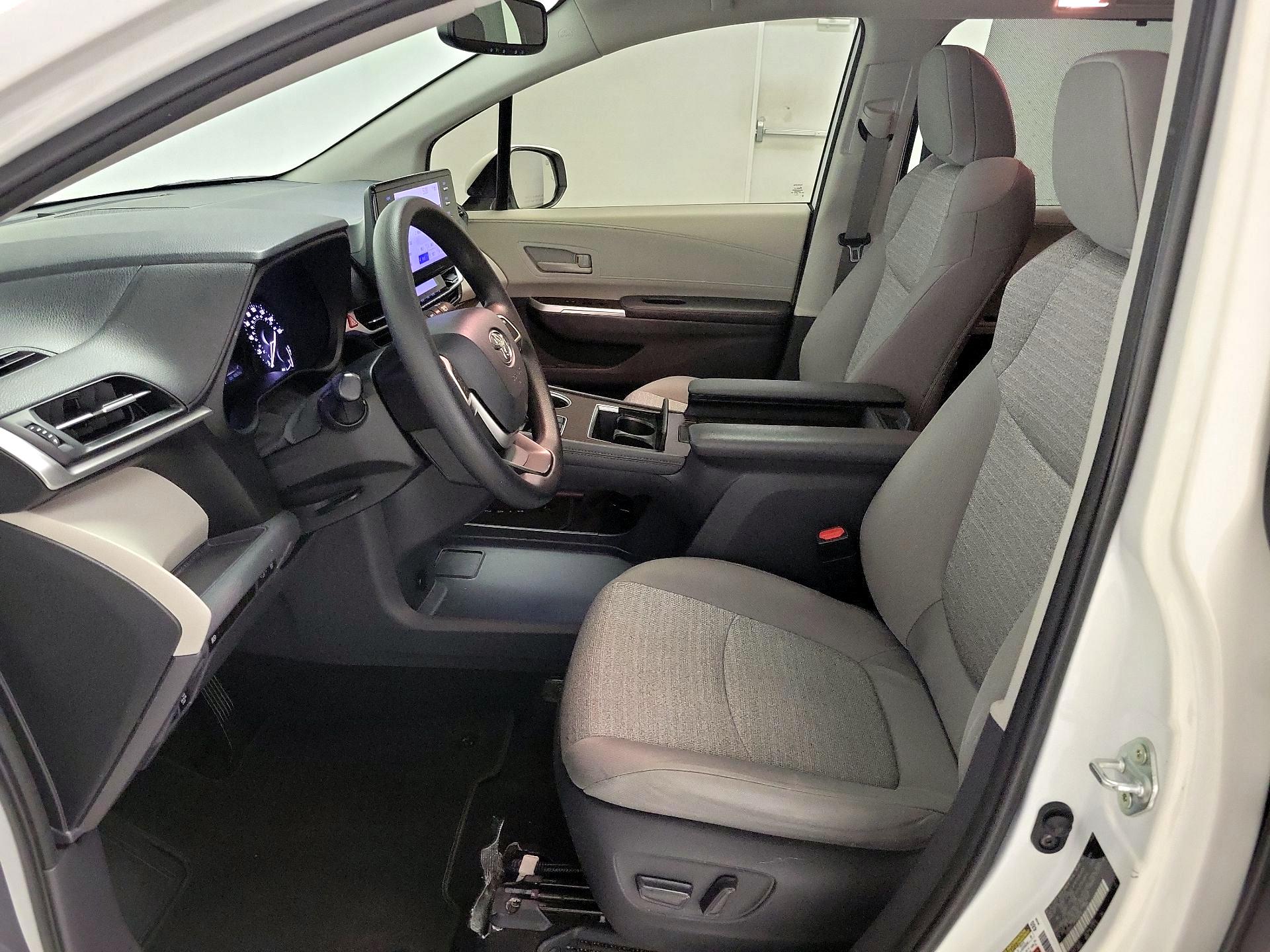 Thumbnail: 2021 Toyota Sienna - 11