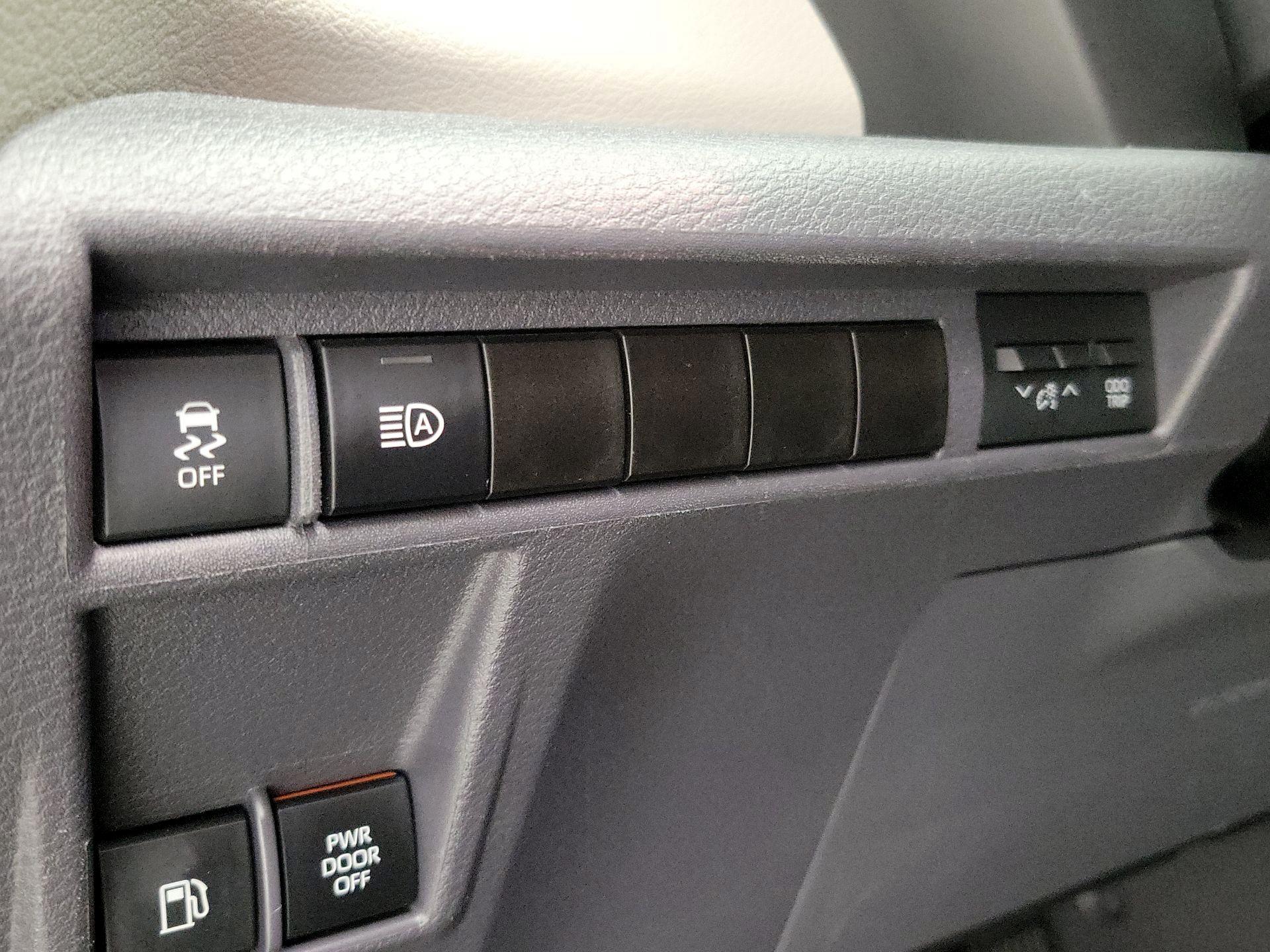 Thumbnail: 2021 Toyota Sienna - 13