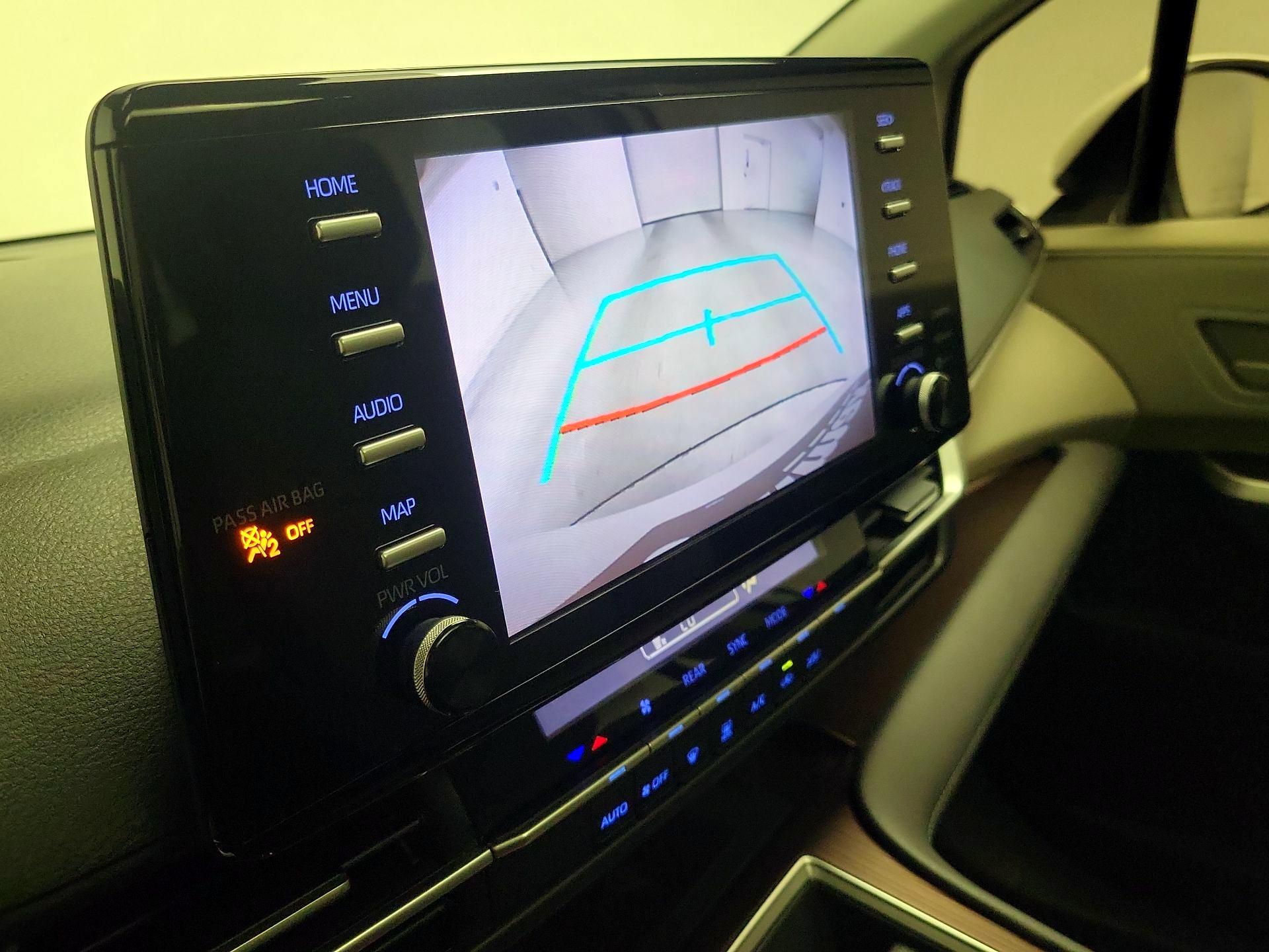 Thumbnail: 2021 Toyota Sienna - 14