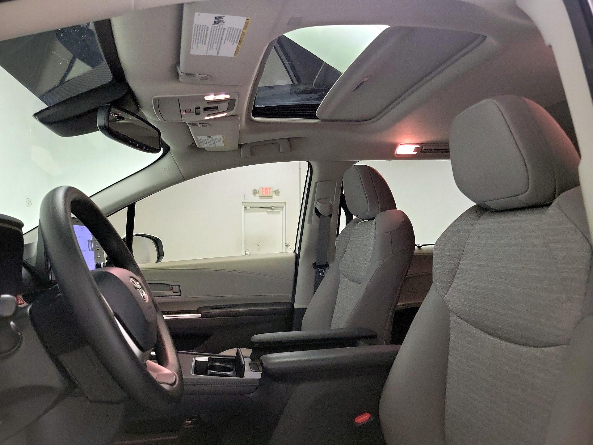Thumbnail: 2021 Toyota Sienna - 19