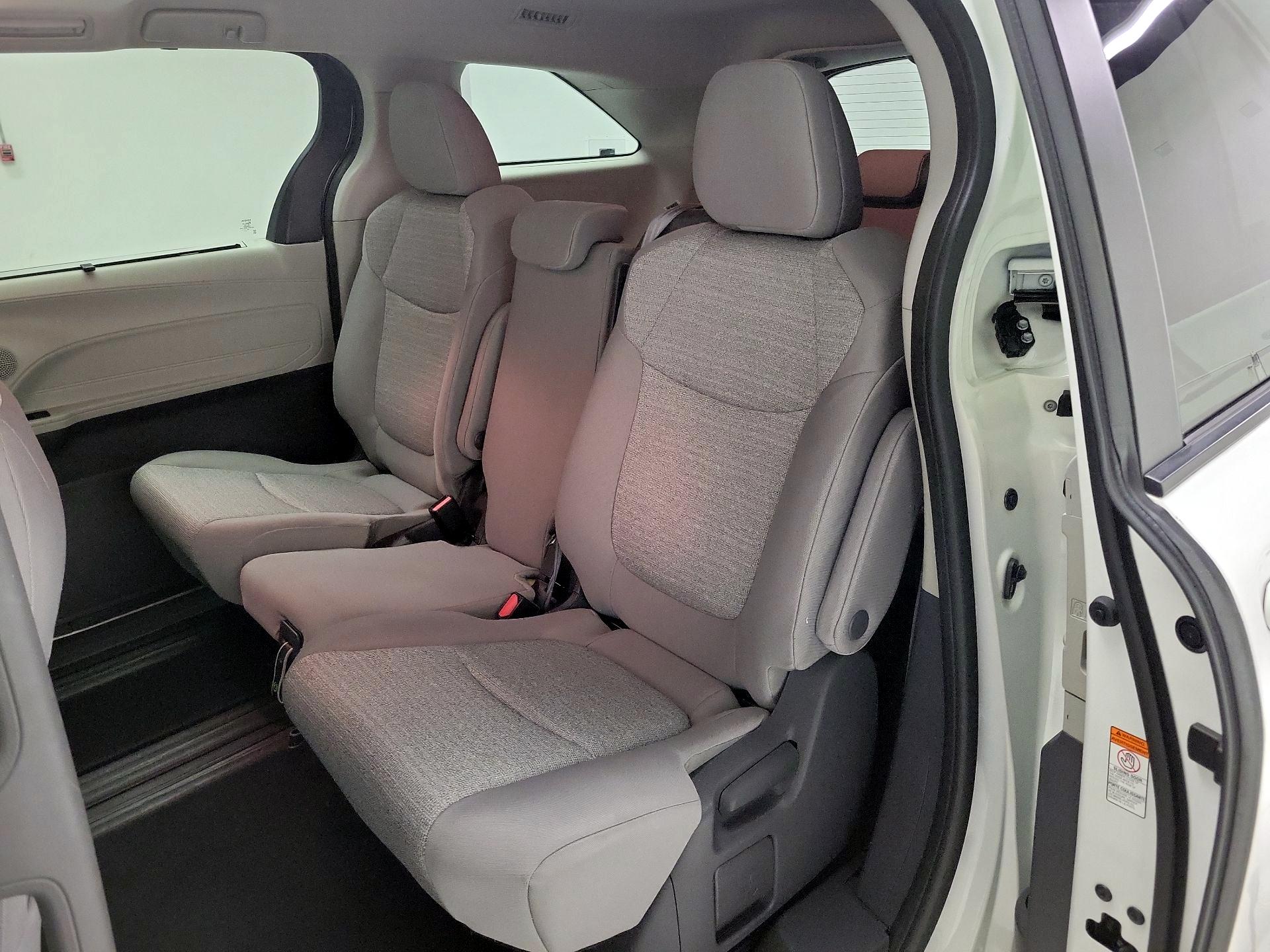 Thumbnail: 2021 Toyota Sienna - 20