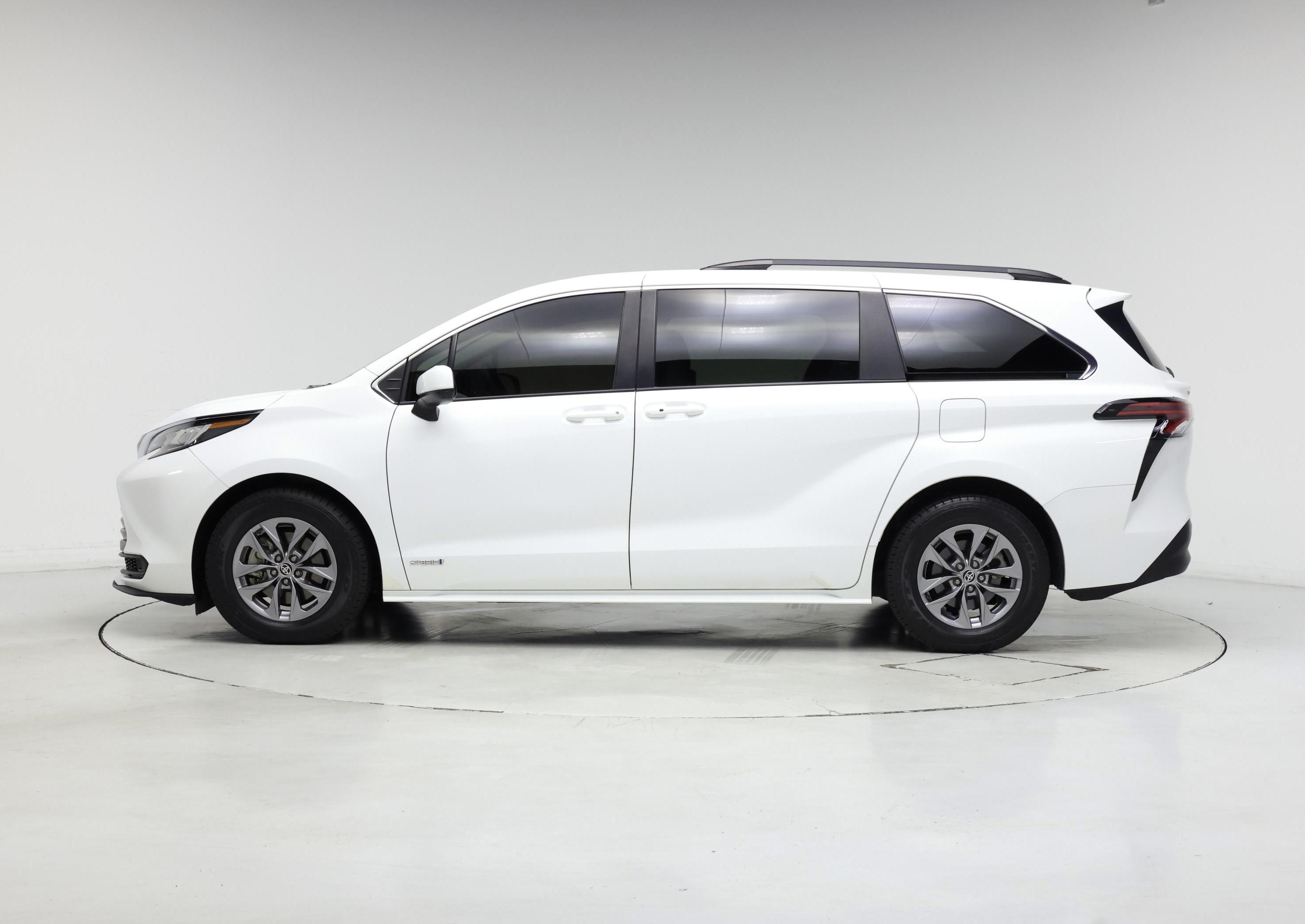 Thumbnail: 2021 Toyota Sienna - 3