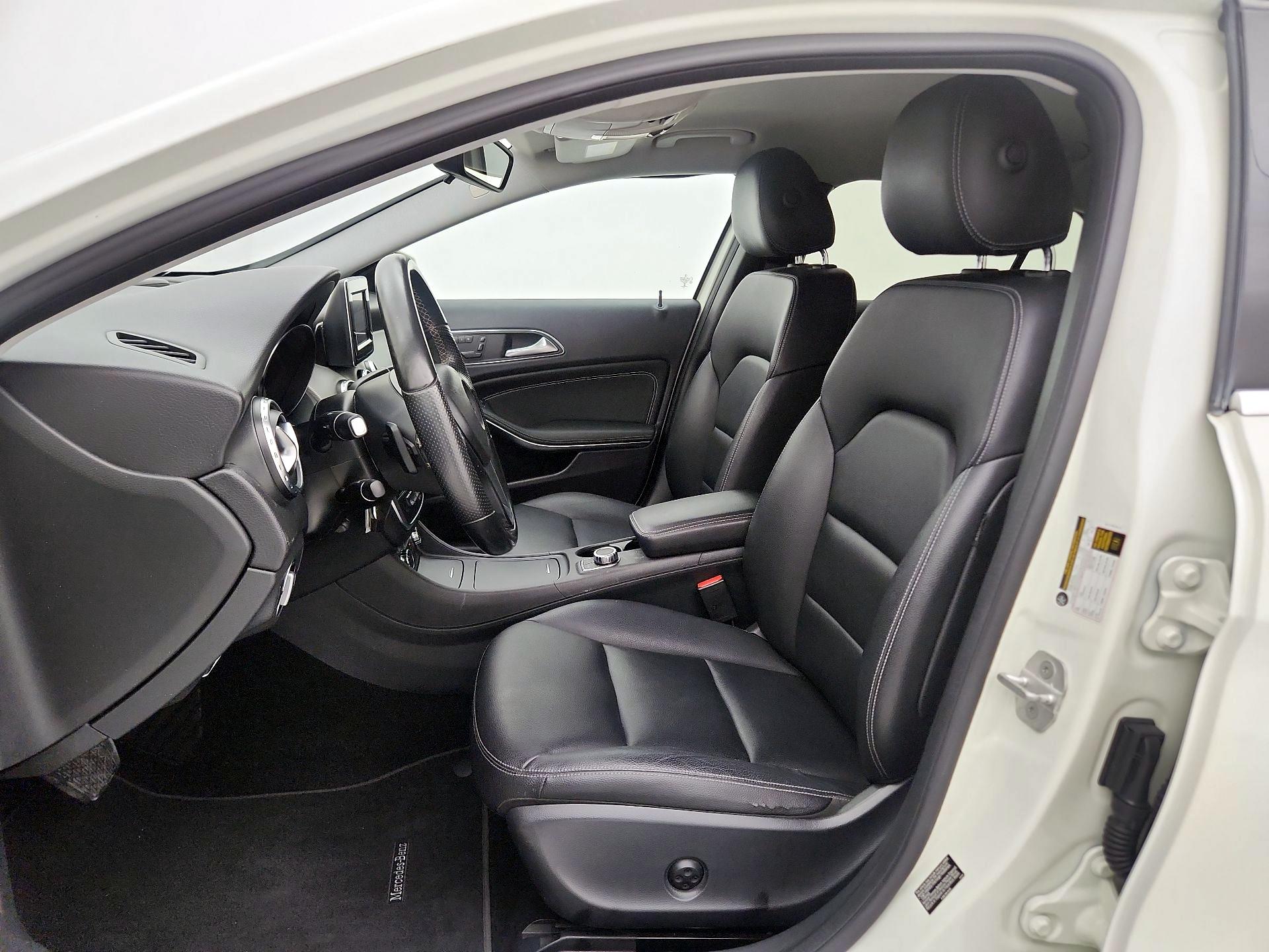 Thumbnail: 2015 Mercedes-Benz GLA - 11