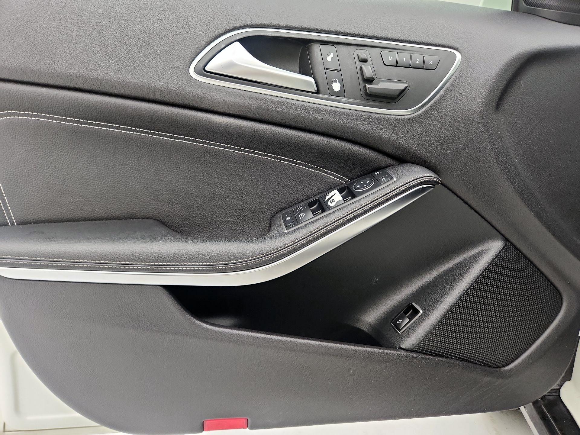 Thumbnail: 2015 Mercedes-Benz GLA - 12