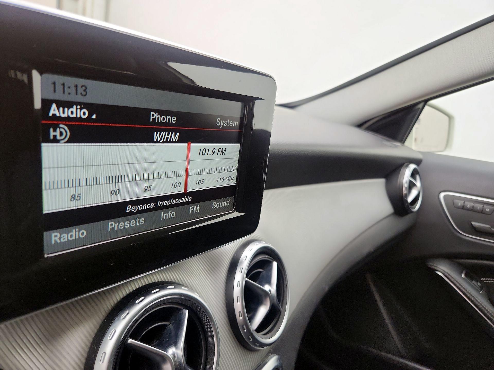 Thumbnail: 2015 Mercedes-Benz GLA - 15