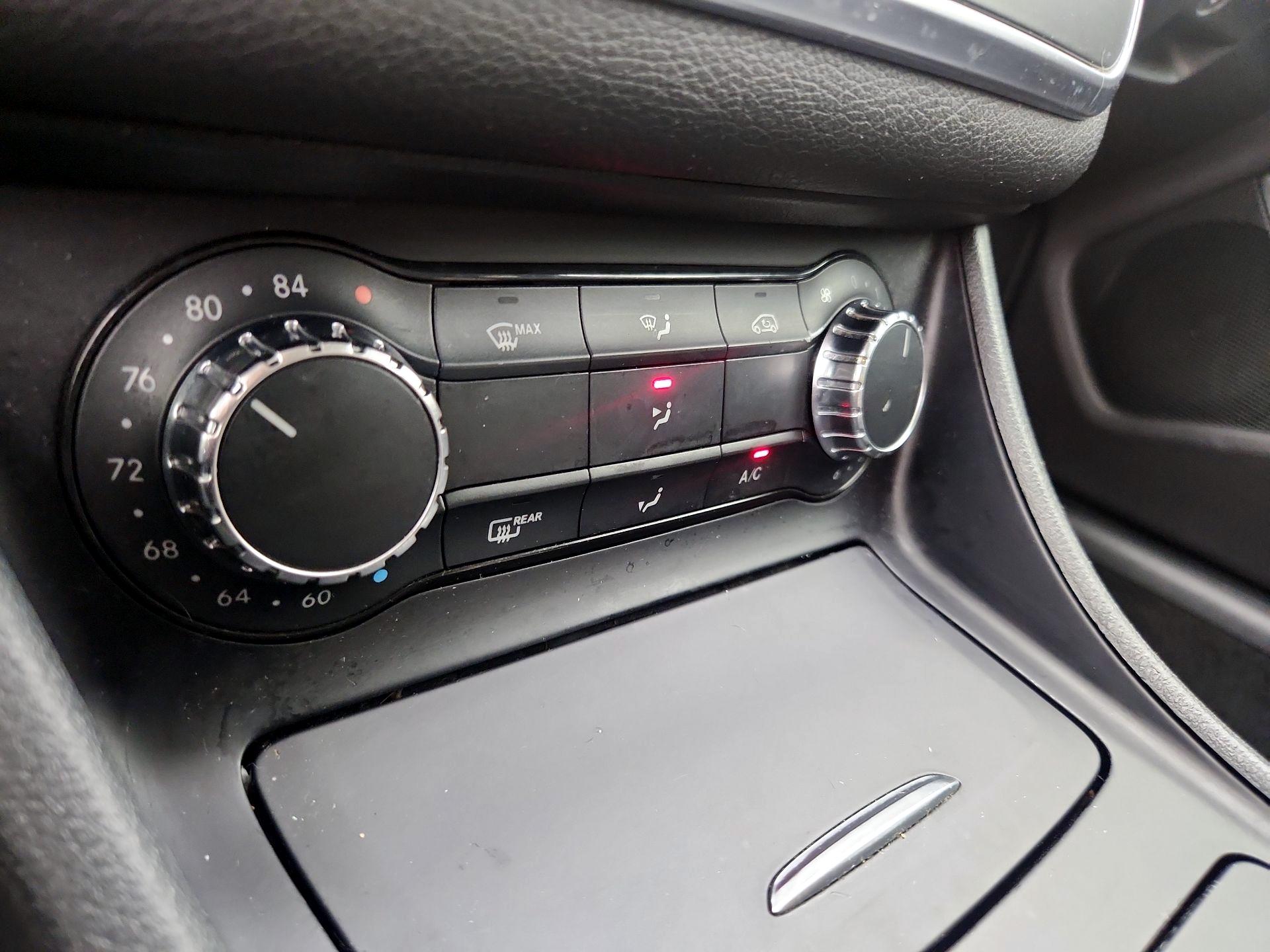 Thumbnail: 2015 Mercedes-Benz GLA - 16