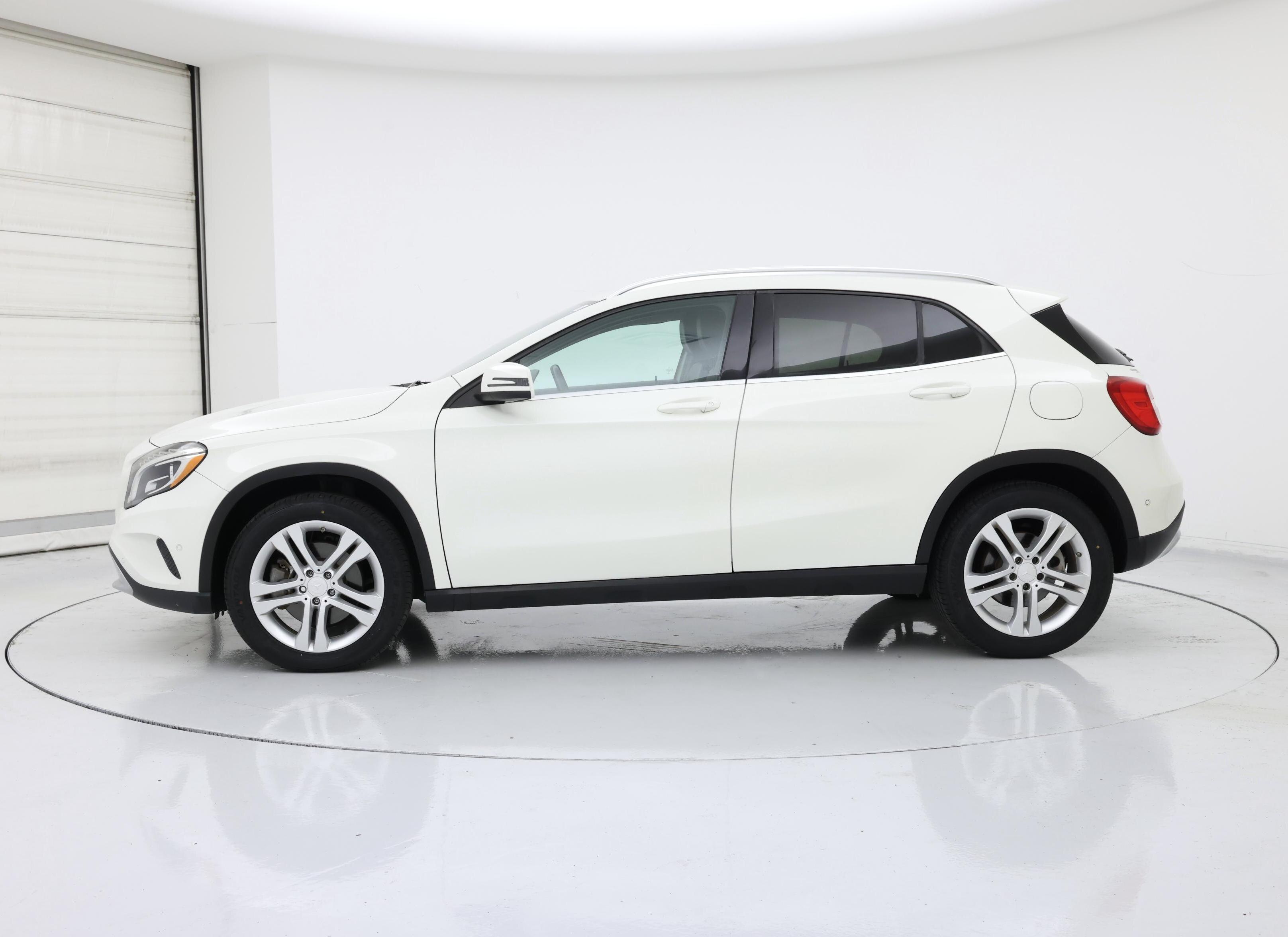 Thumbnail: 2015 Mercedes-Benz GLA - 3