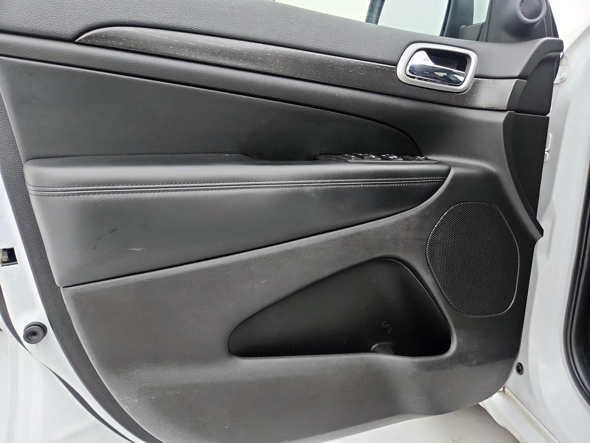 Thumbnail: 2018 Jeep Grand Cherokee - 12