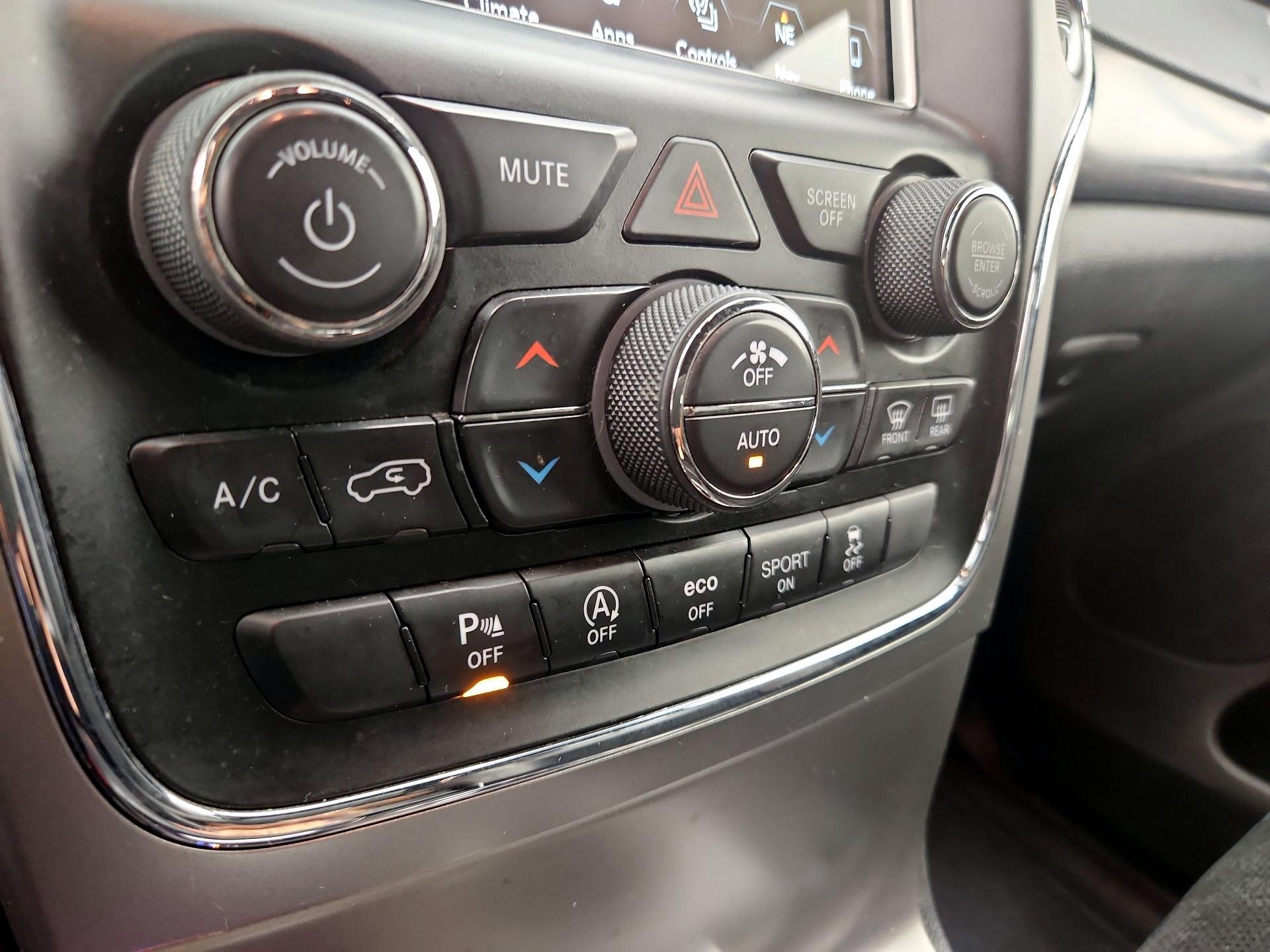 Thumbnail: 2018 Jeep Grand Cherokee - 16