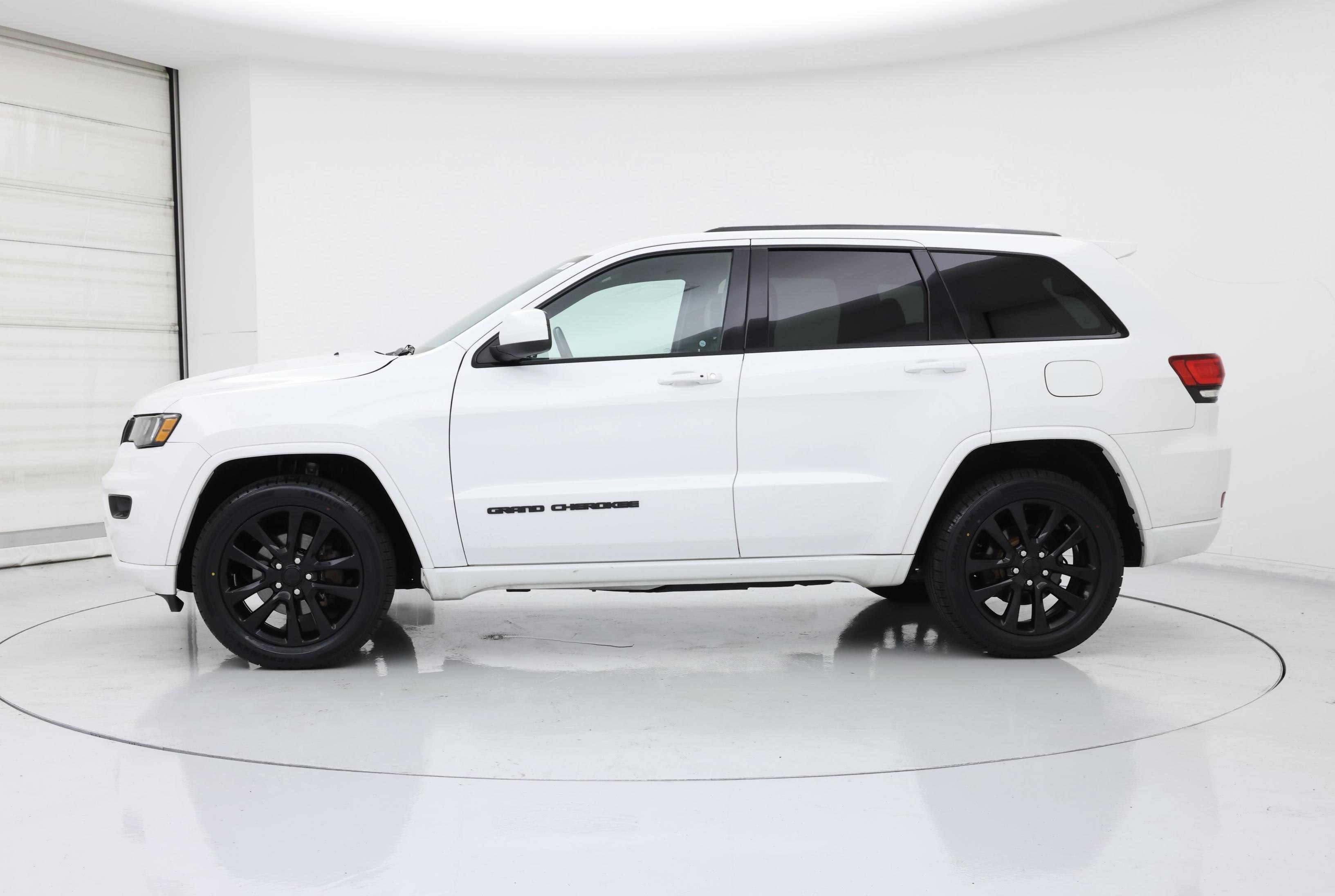 Thumbnail: 2018 Jeep Grand Cherokee - 3