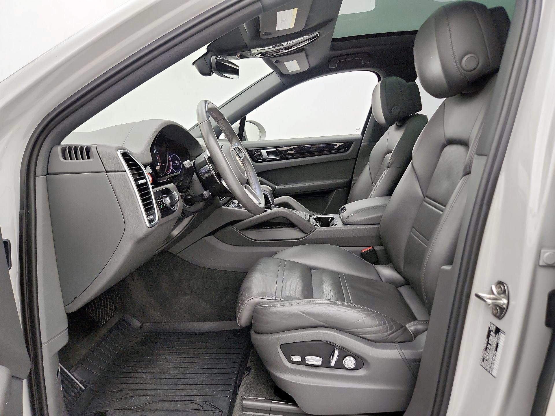 Thumbnail: 2020 Porsche Cayenne - 11