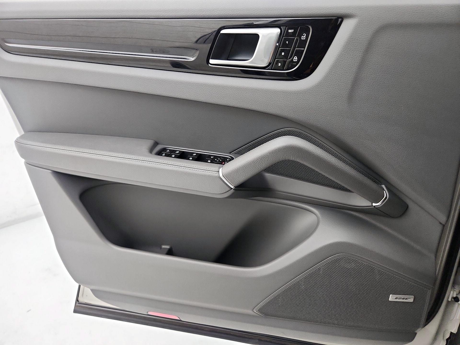 Thumbnail: 2020 Porsche Cayenne - 12