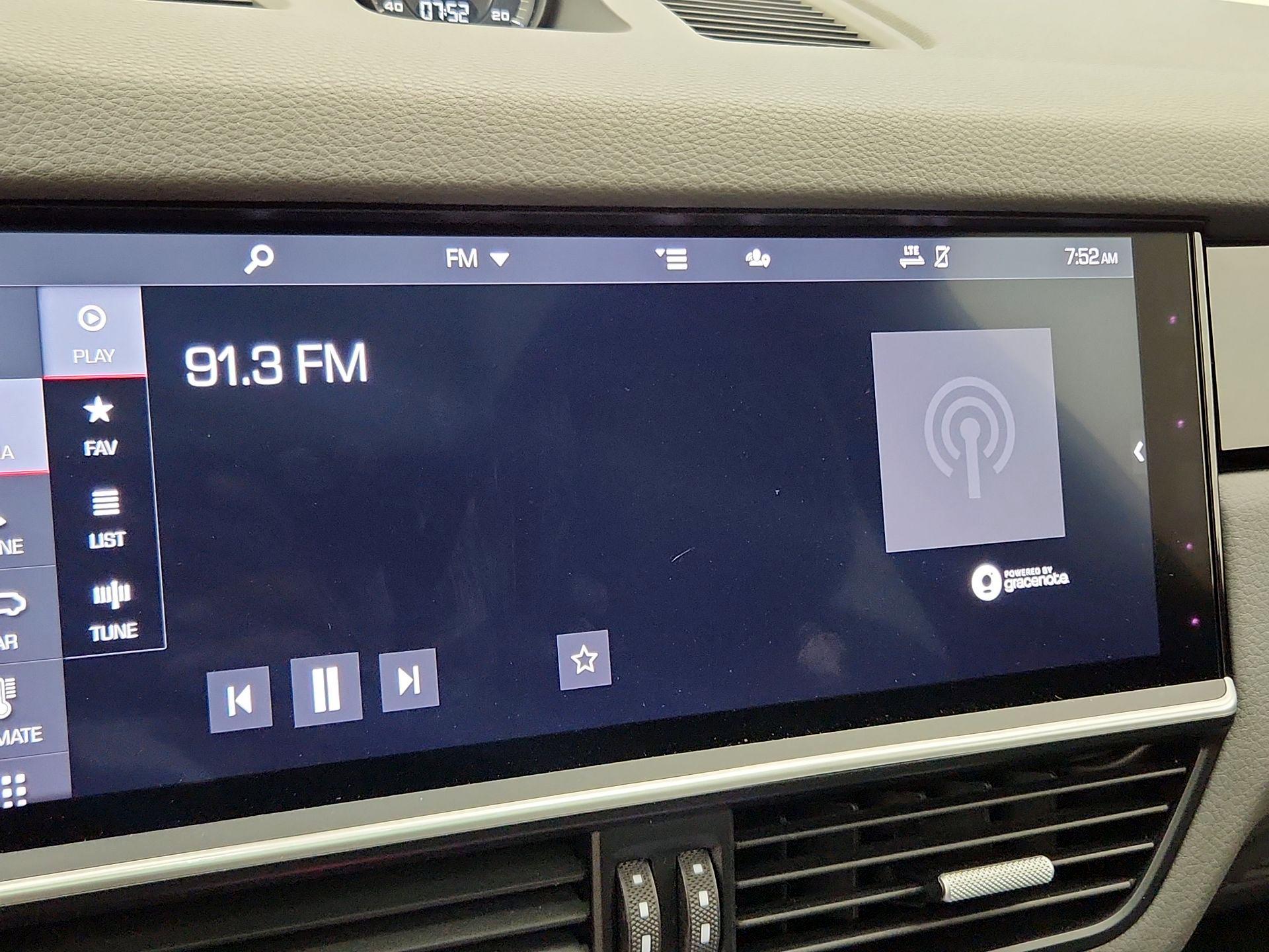 Thumbnail: 2020 Porsche Cayenne - 16