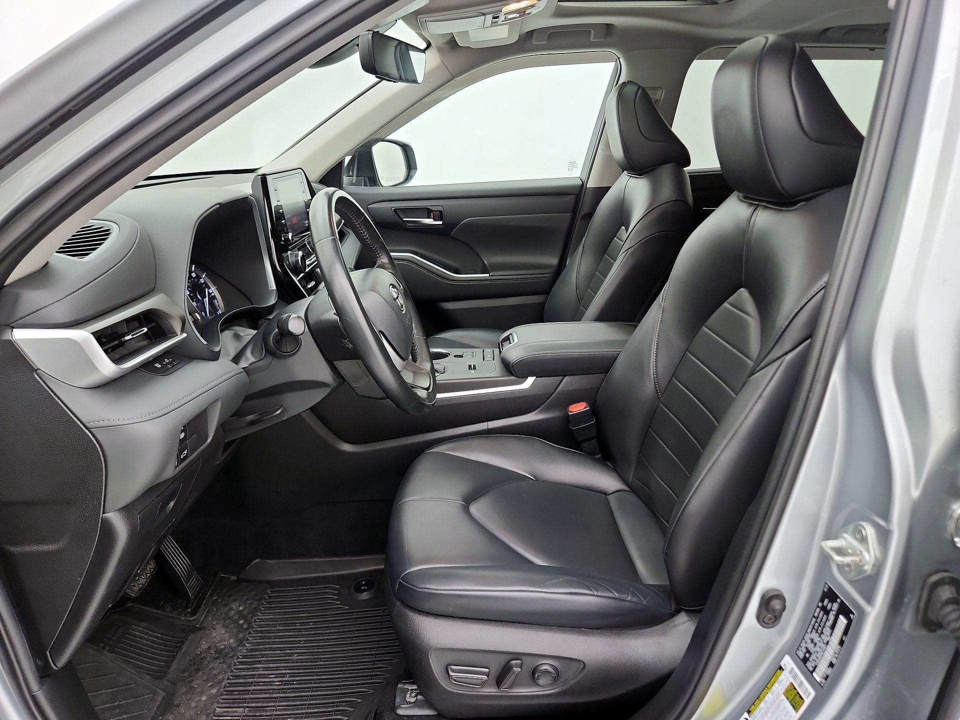 Thumbnail: 2022 Toyota Highlander - 11