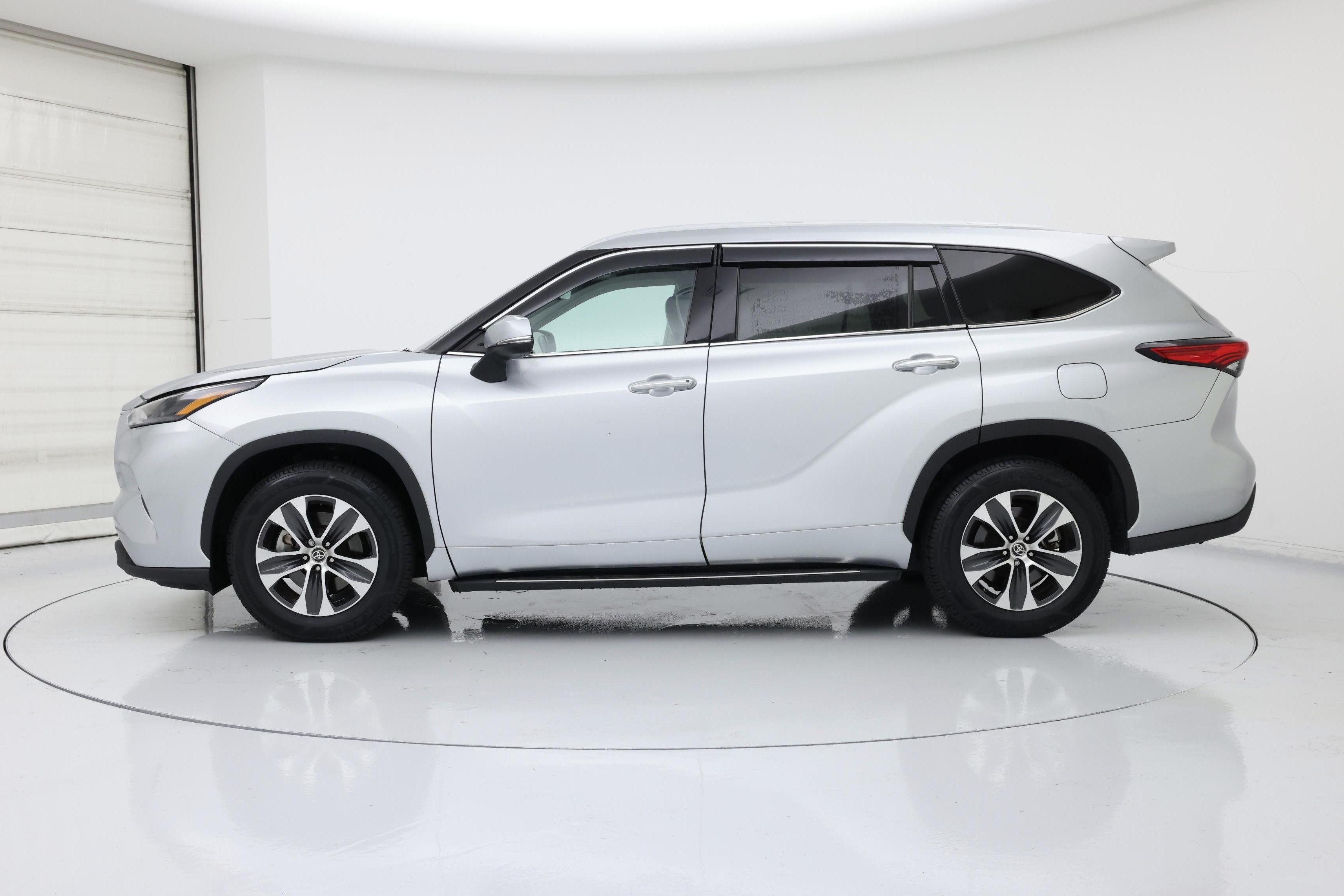 Thumbnail: 2022 Toyota Highlander - 3