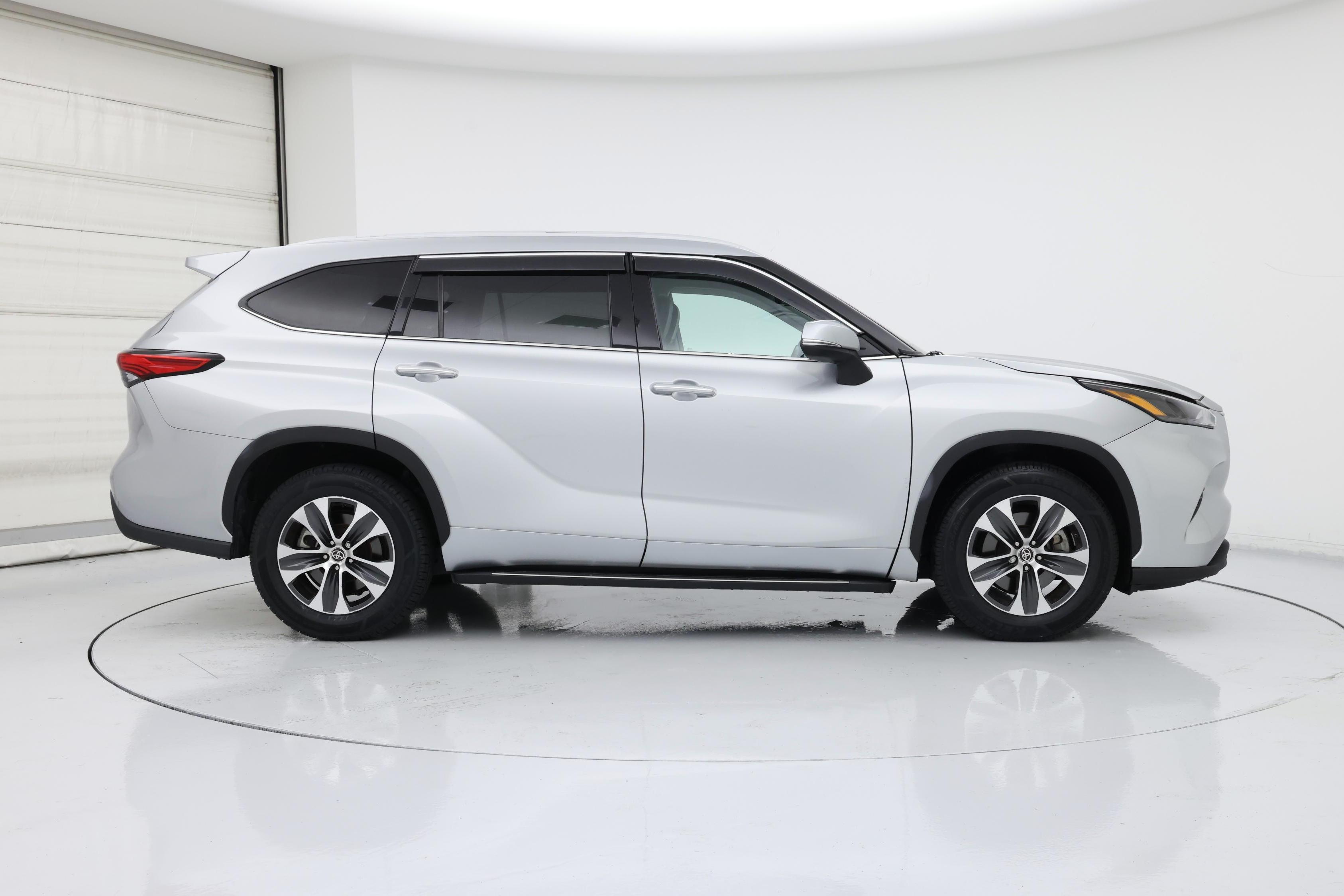Thumbnail: 2022 Toyota Highlander - 7