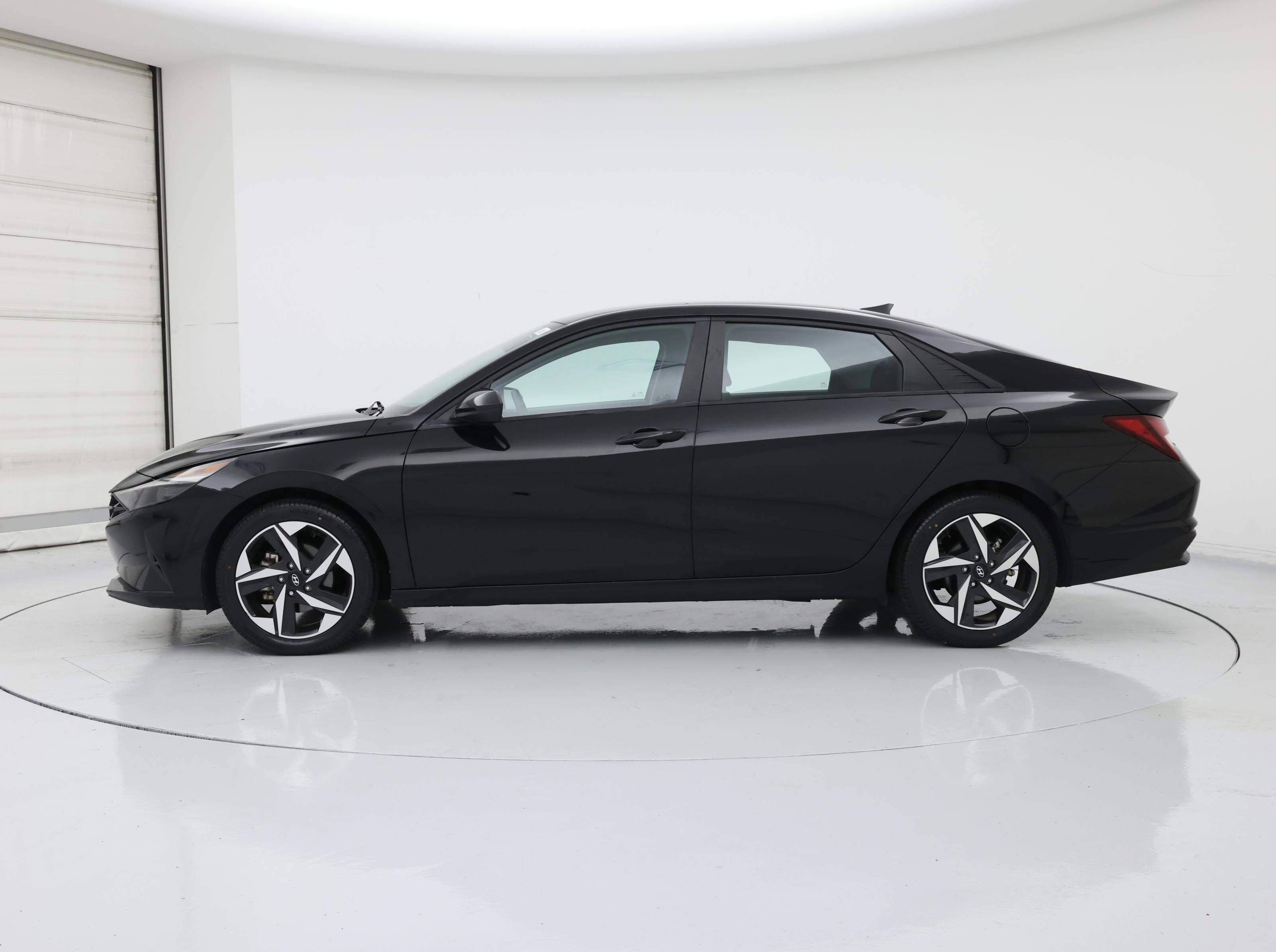 Thumbnail: 2023 Hyundai Elantra - 3