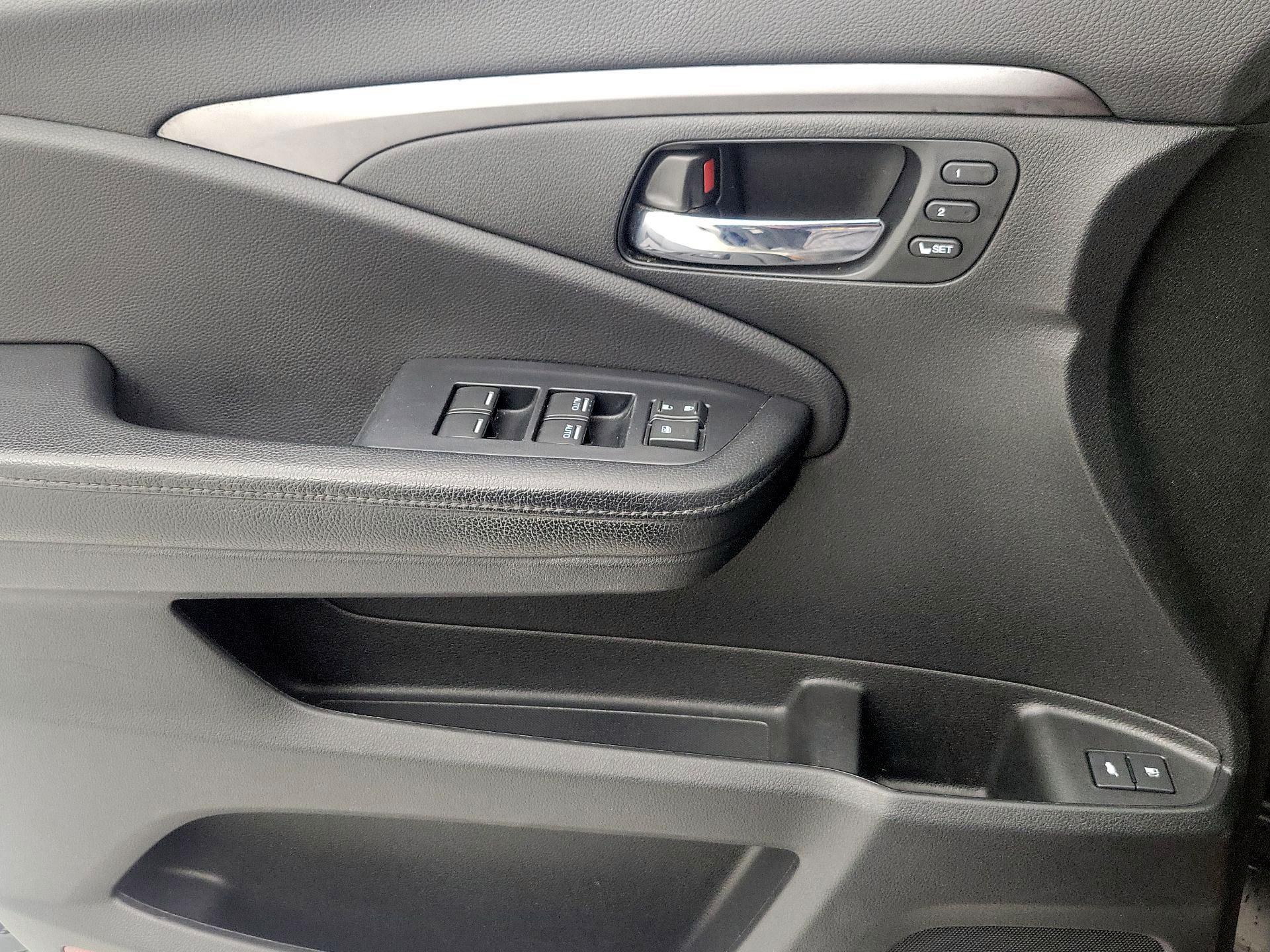 Thumbnail: 2020 Honda Pilot - 12